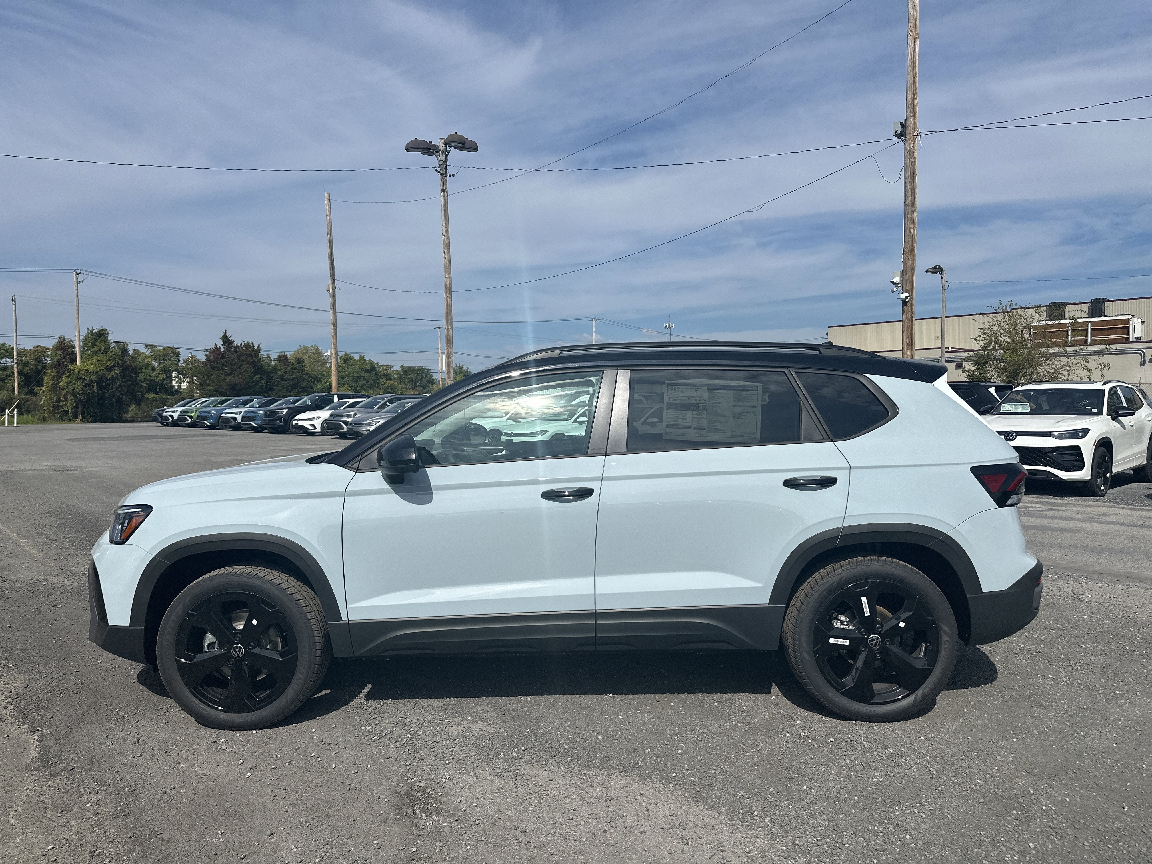 2025 Volkswagen Taos 1.5T SE Black