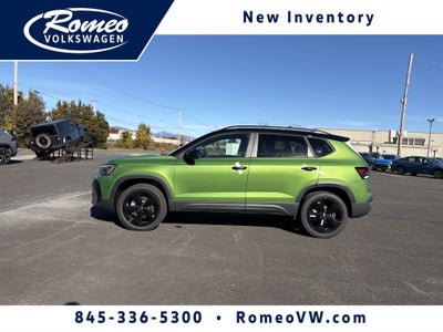 2027 Volkswagen Taos SE Black