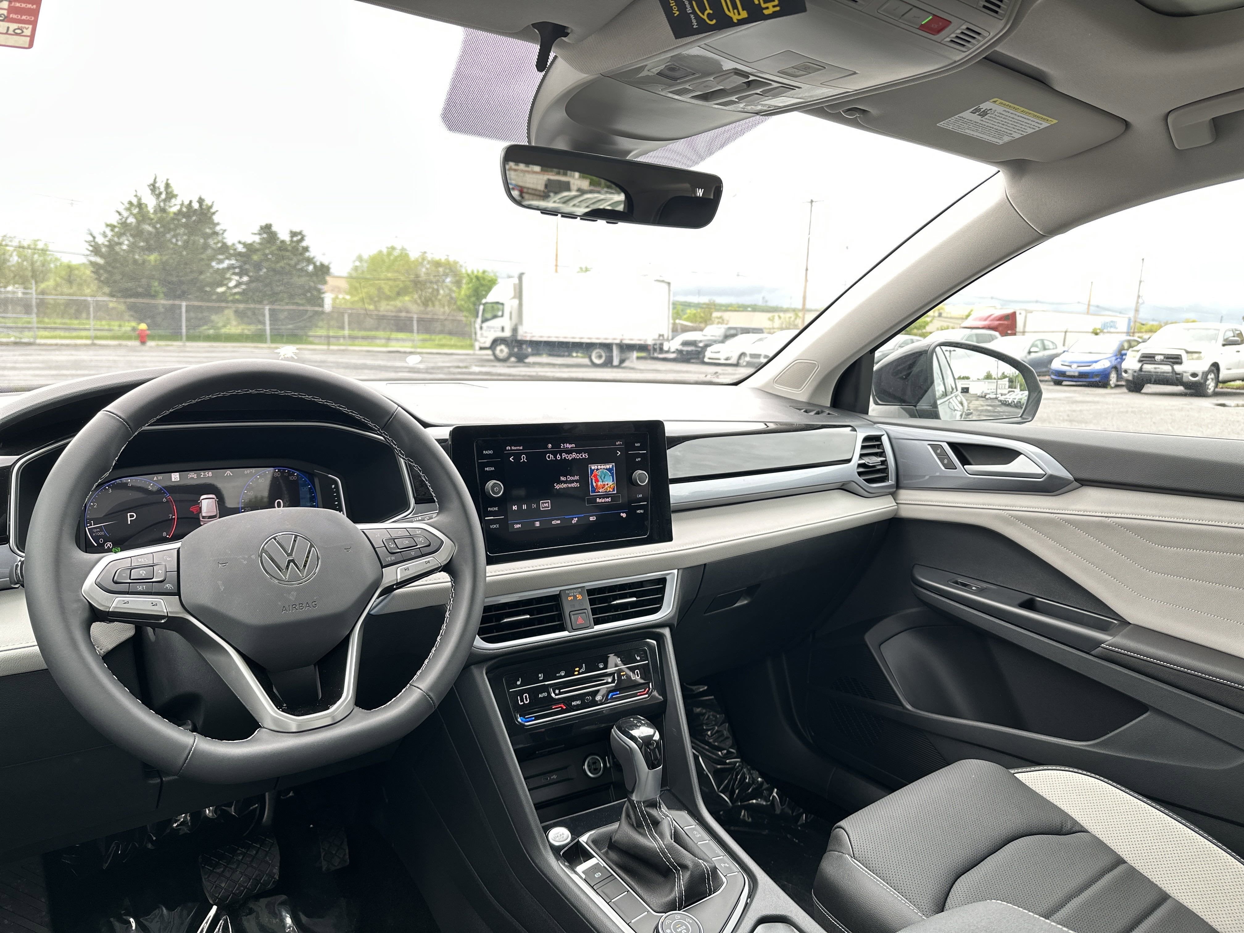 2025 Volkswagen Taos 1.5T SEL