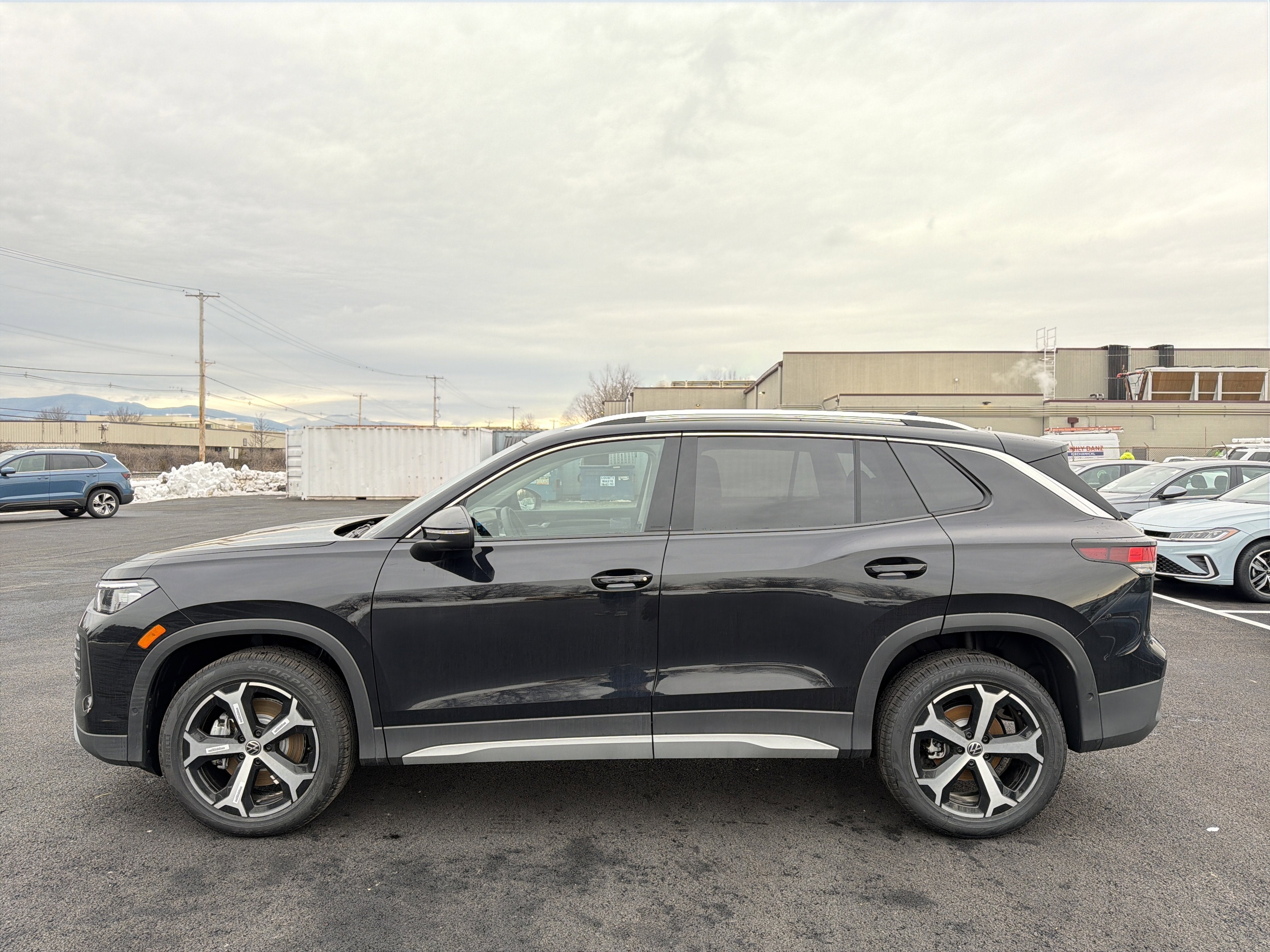 2026 Volkswagen Tiguan 2.0T SE