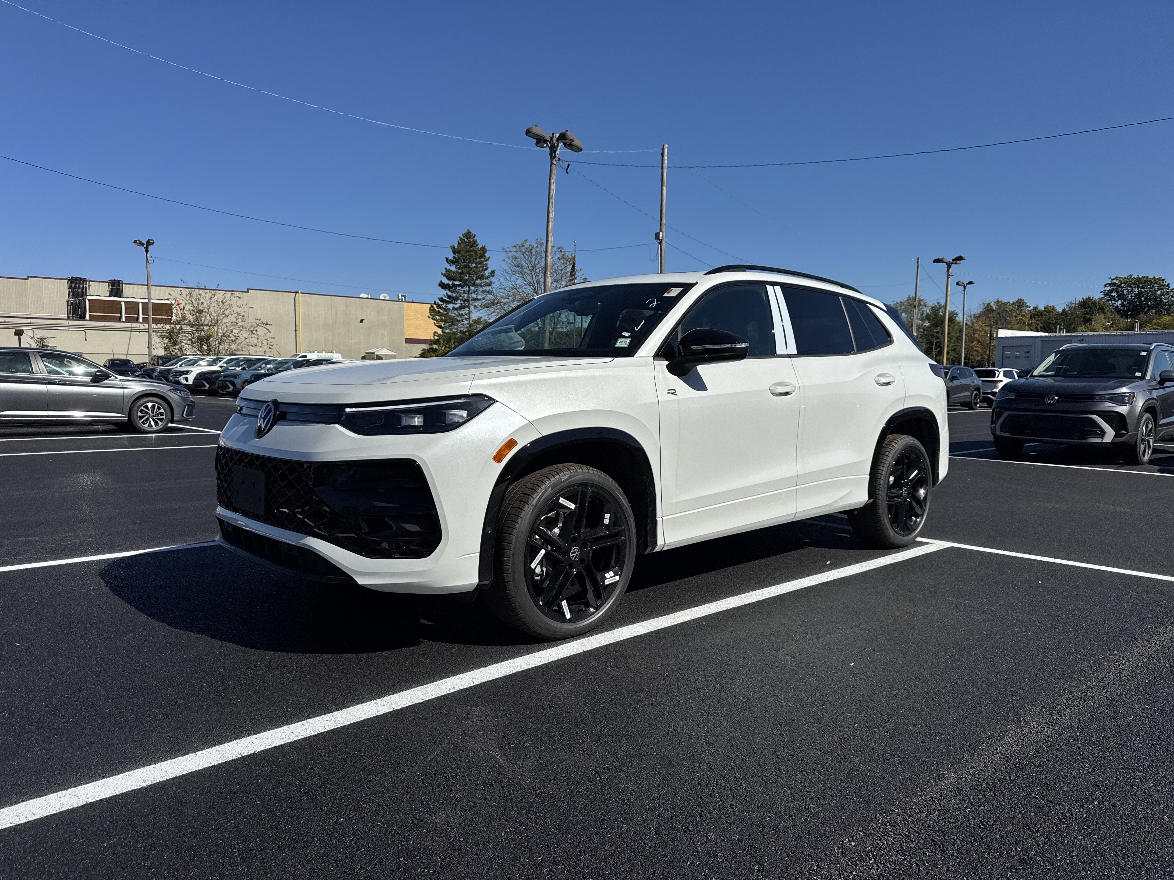 2025 Volkswagen Tiguan 2.0T SE R-Line Black