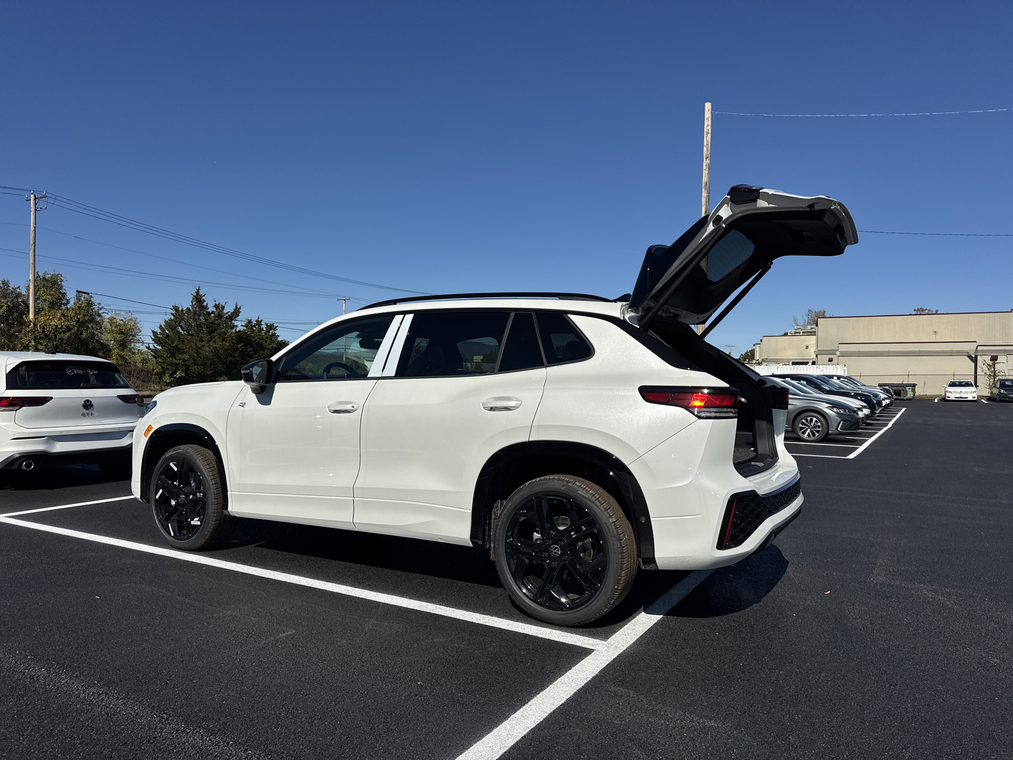 2025 Volkswagen Tiguan 2.0T SE R-Line Black