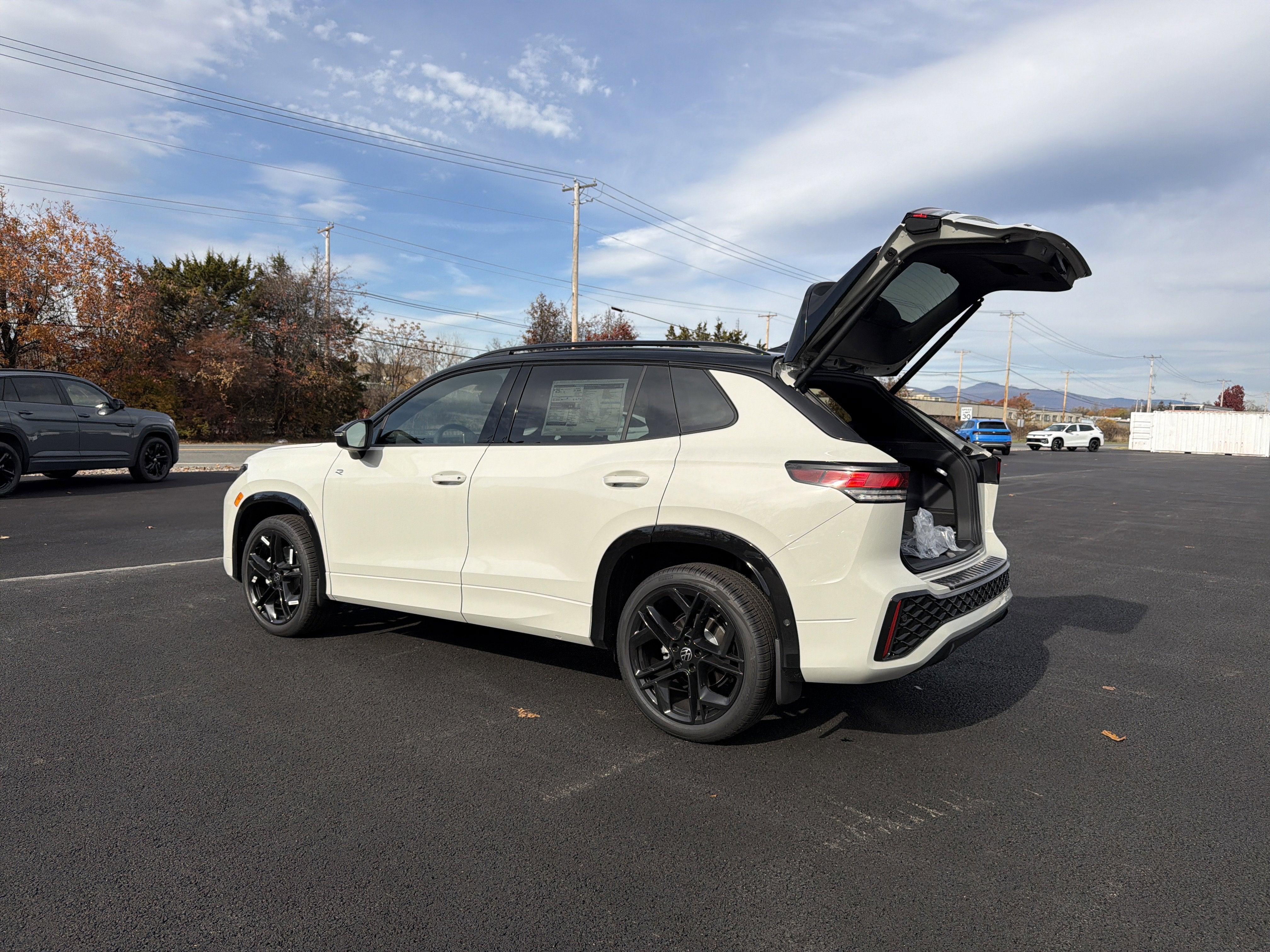 2026 Volkswagen Tiguan 2.0T SE R-Line Black