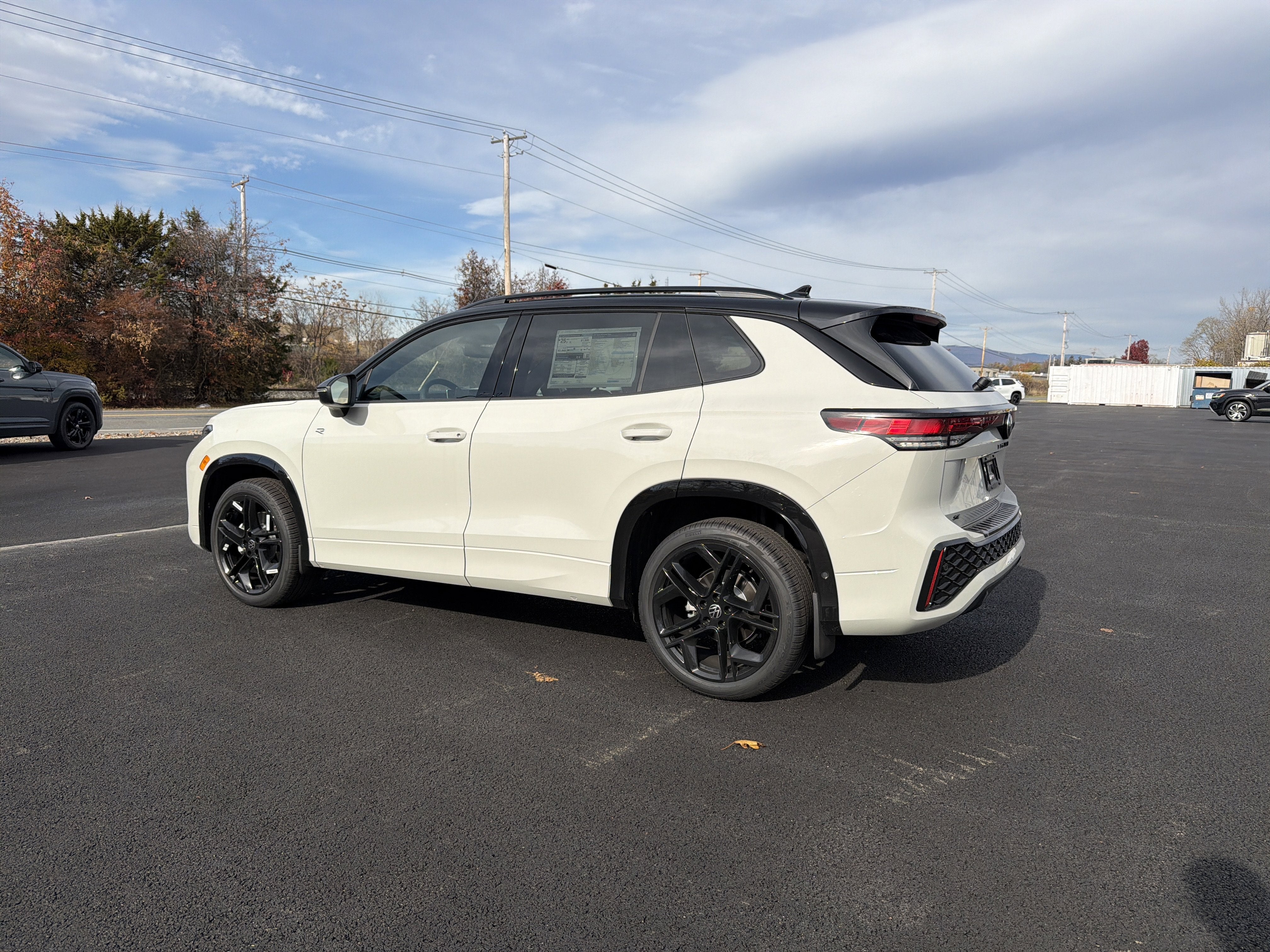 2026 Volkswagen Tiguan 2.0T SE R-Line Black