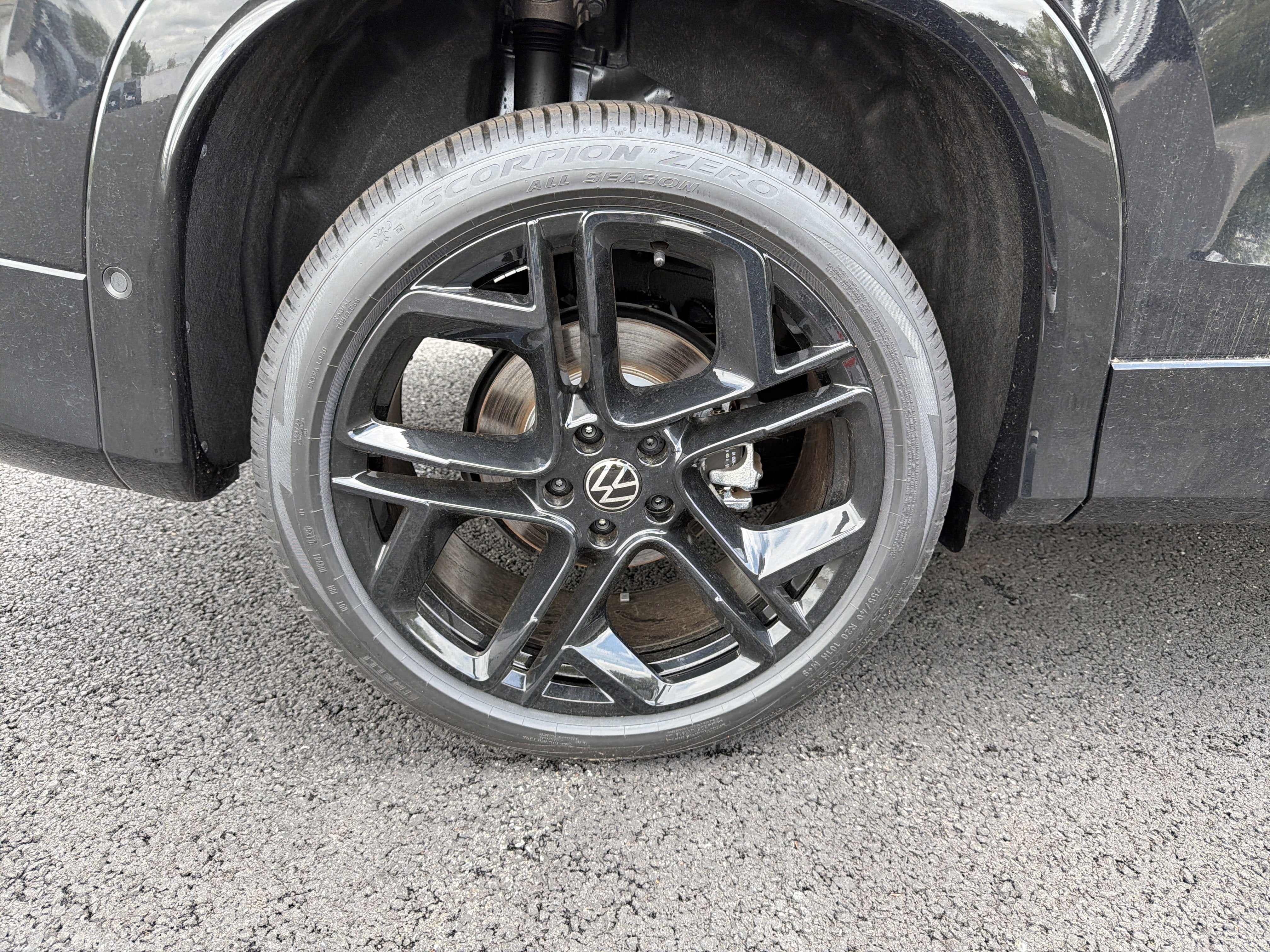 2026 Volkswagen Tiguan 2.0T SE R-Line Black