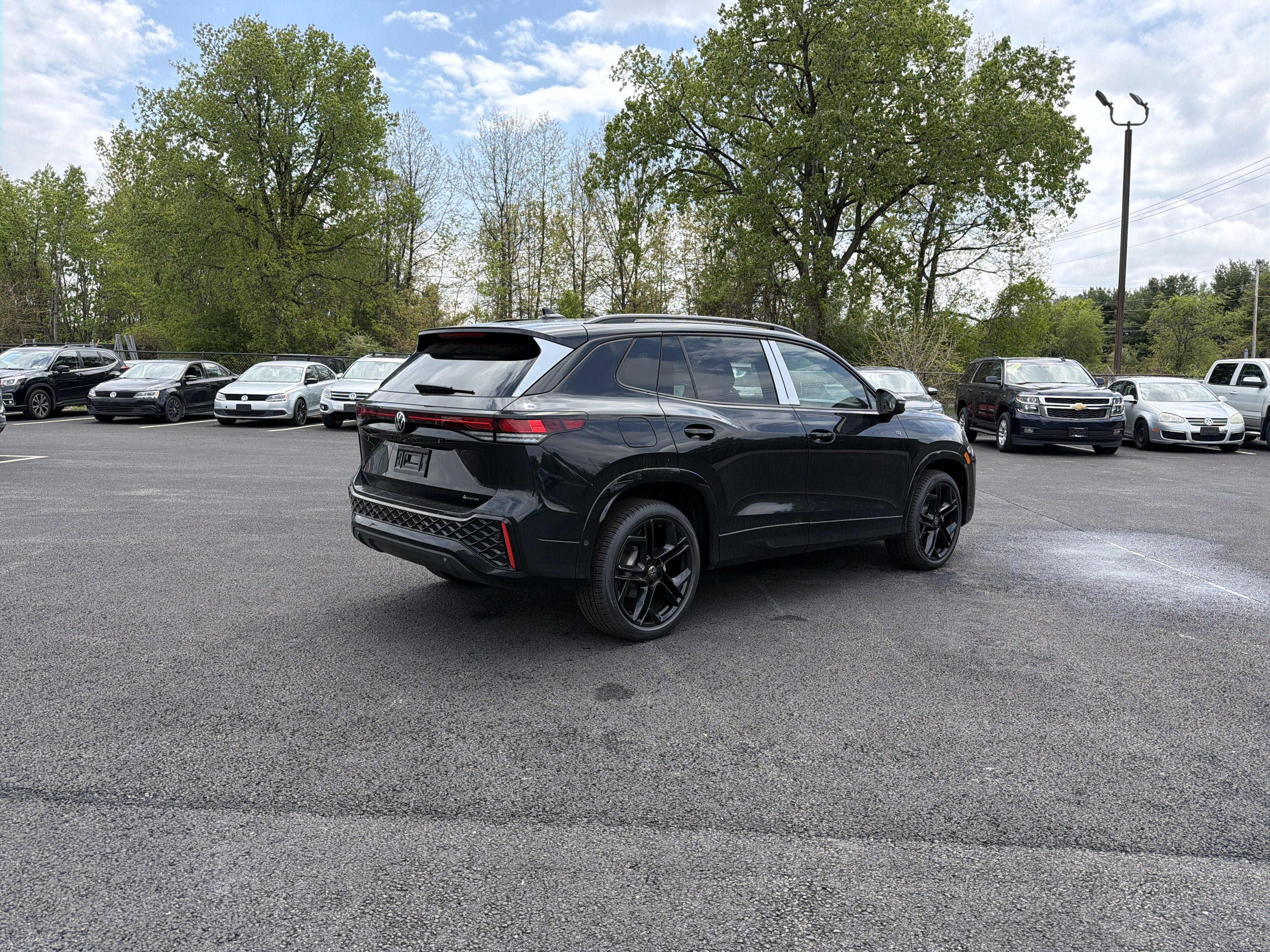 2026 Volkswagen Tiguan 2.0T SE R-Line Black