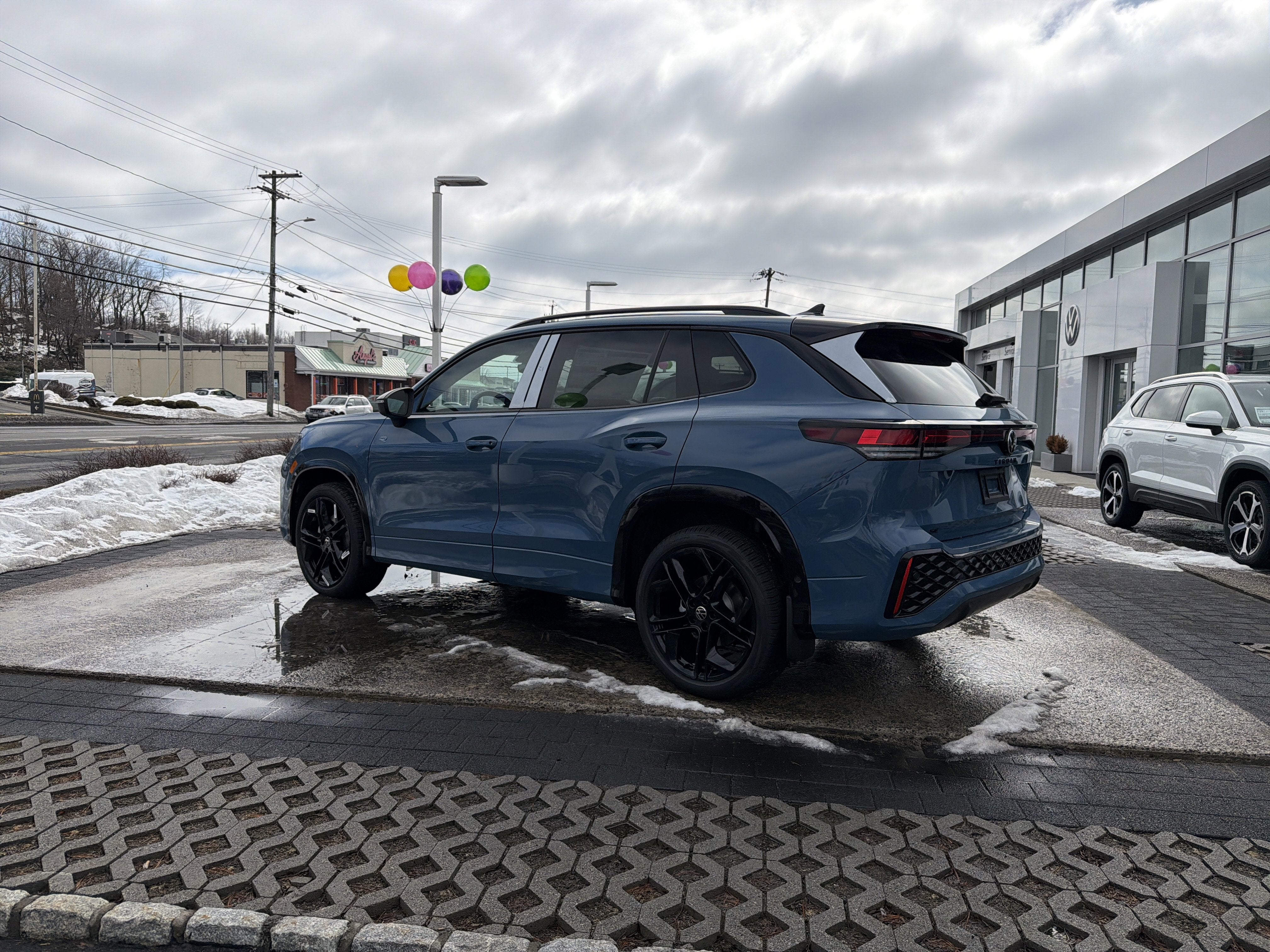 2026 Volkswagen Tiguan 2.0T SE R-Line Black