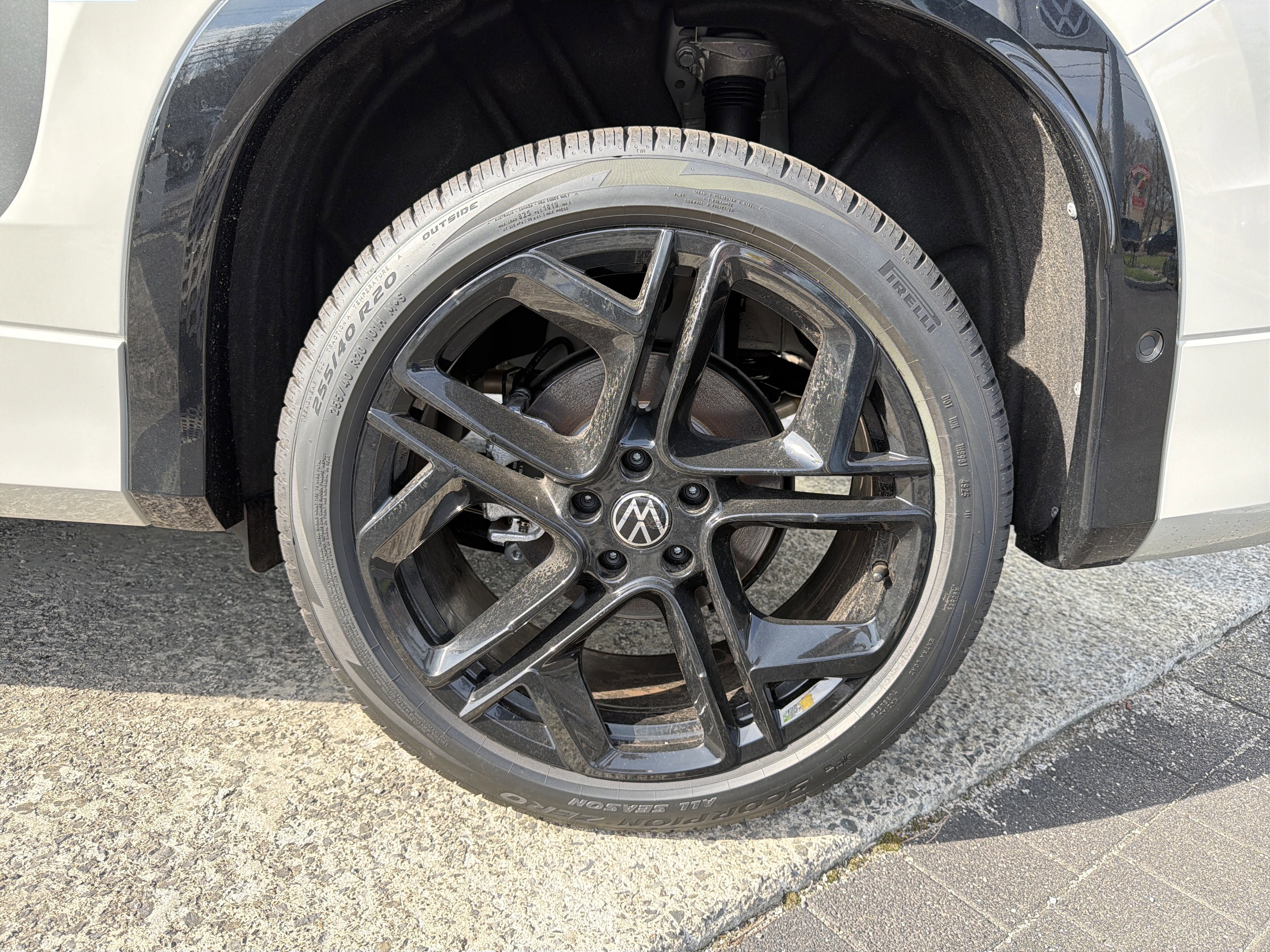 2026 Volkswagen Tiguan 2.0T SE R-Line Black