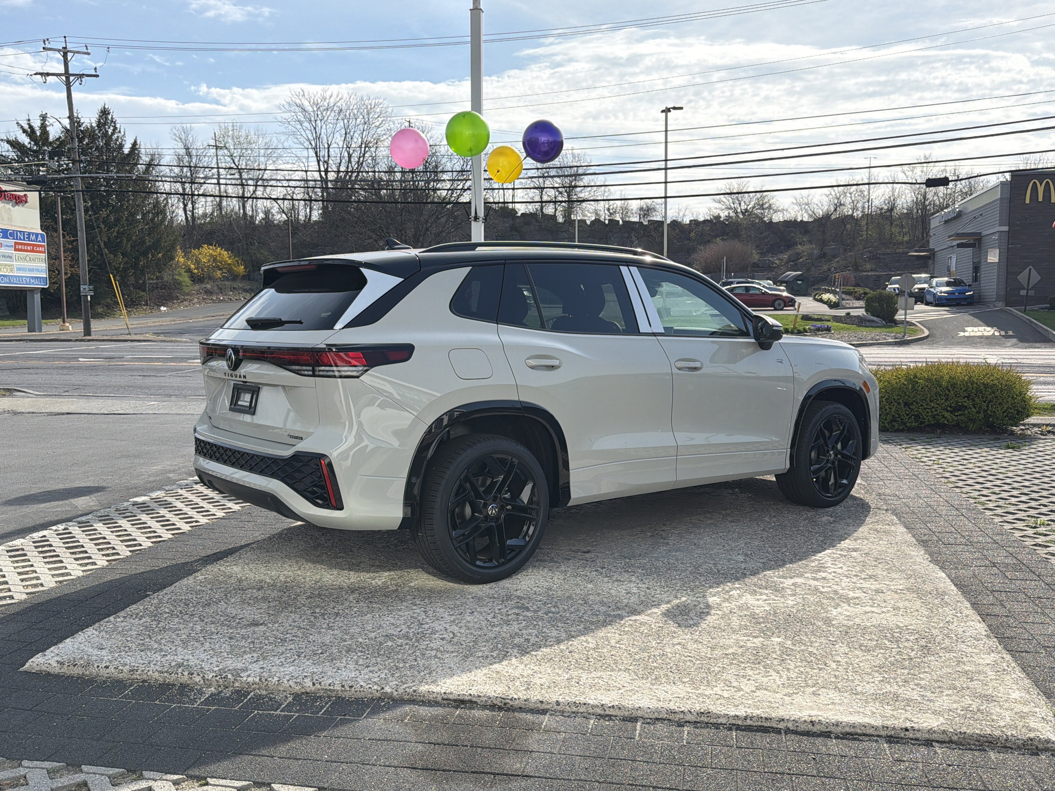 2026 Volkswagen Tiguan 2.0T SE R-Line Black