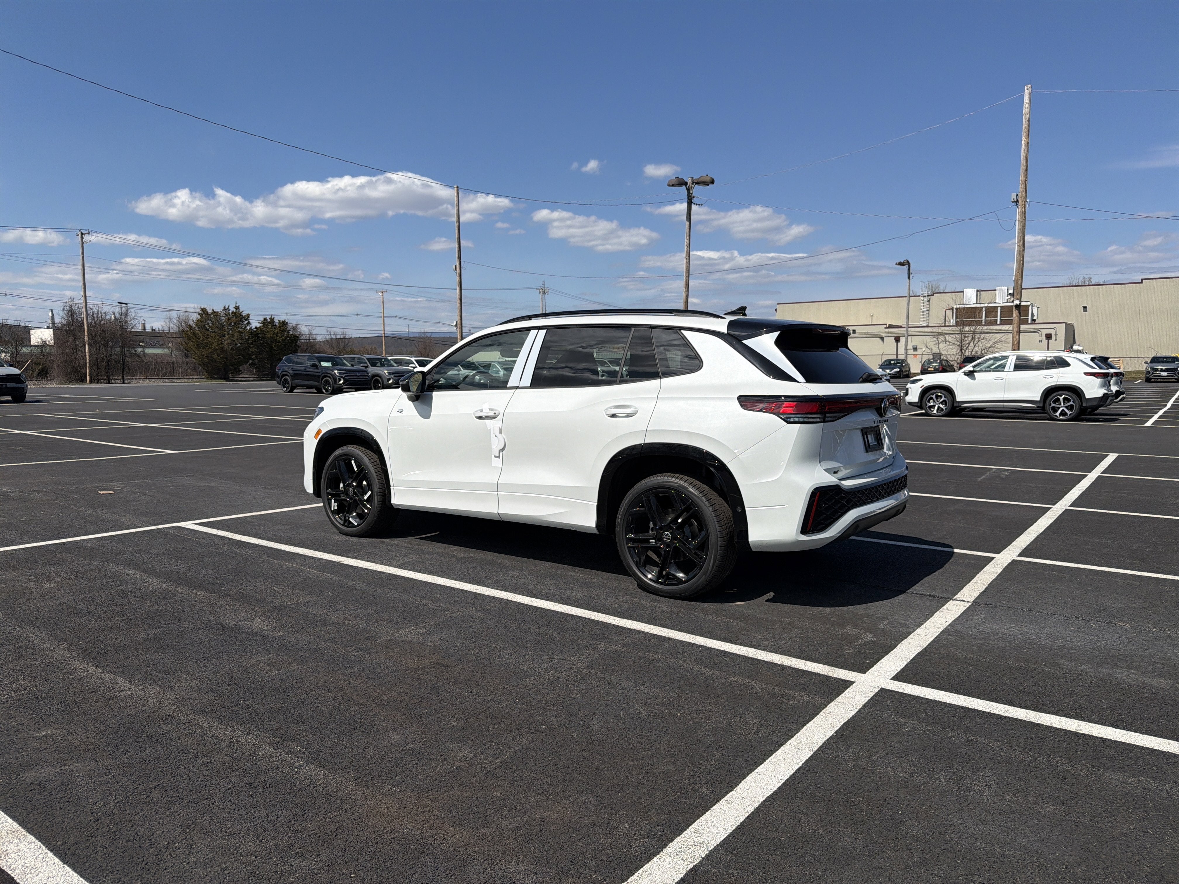 2026 Volkswagen Tiguan 2.0T SE R-Line Black