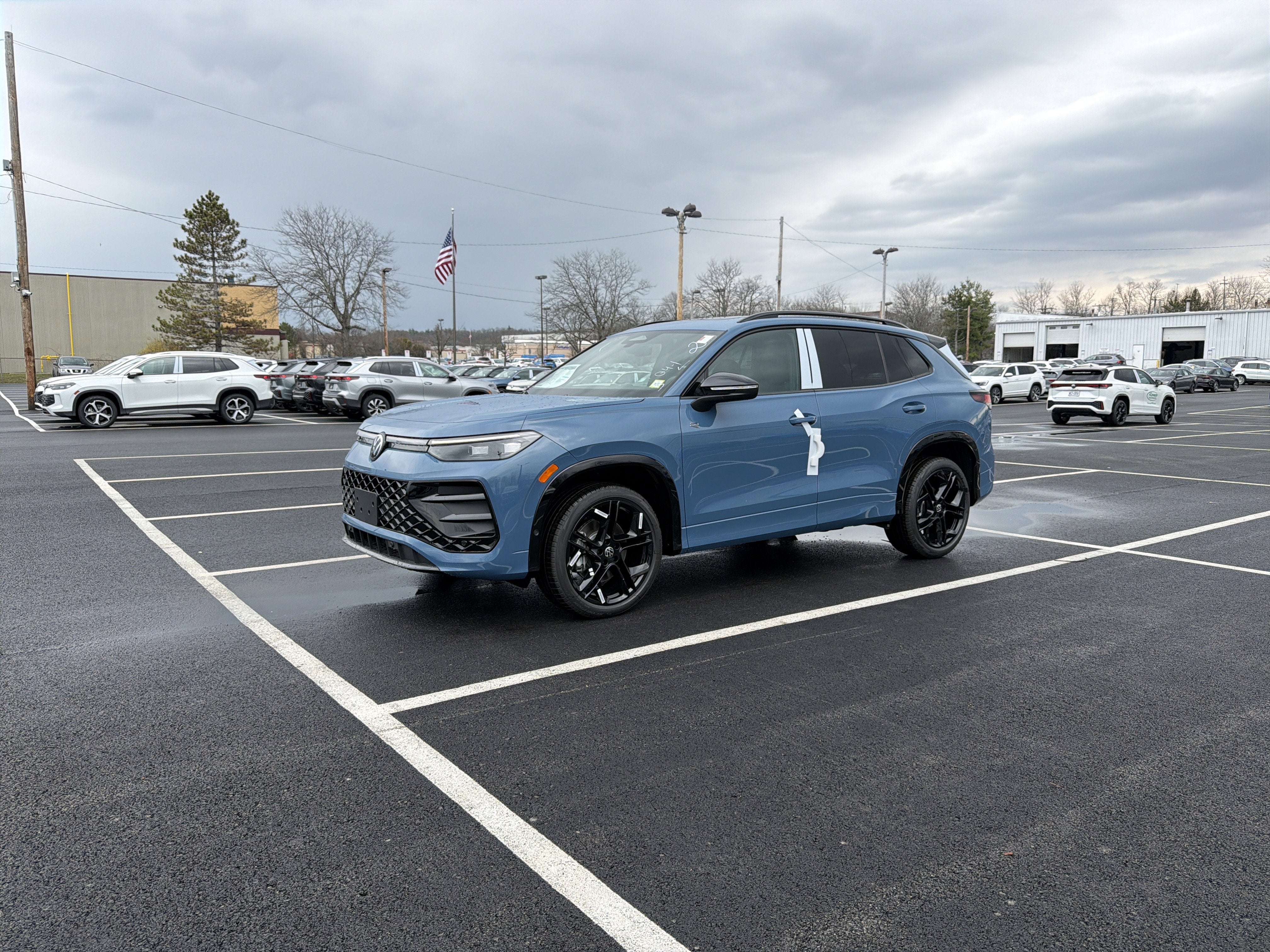 2026 Volkswagen Tiguan SE R-Line AWD