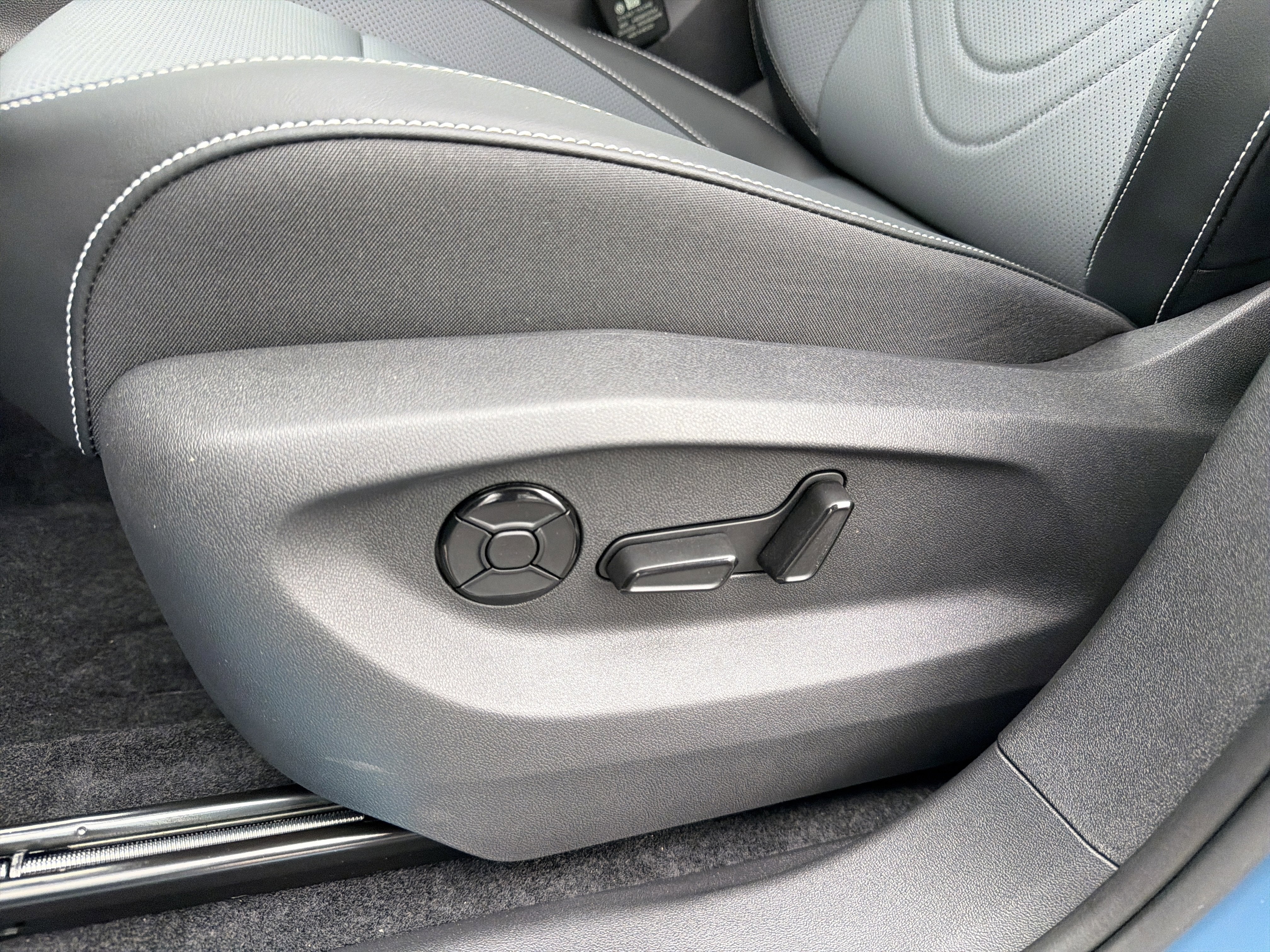 2026 Volkswagen Tiguan SE R-Line AWD