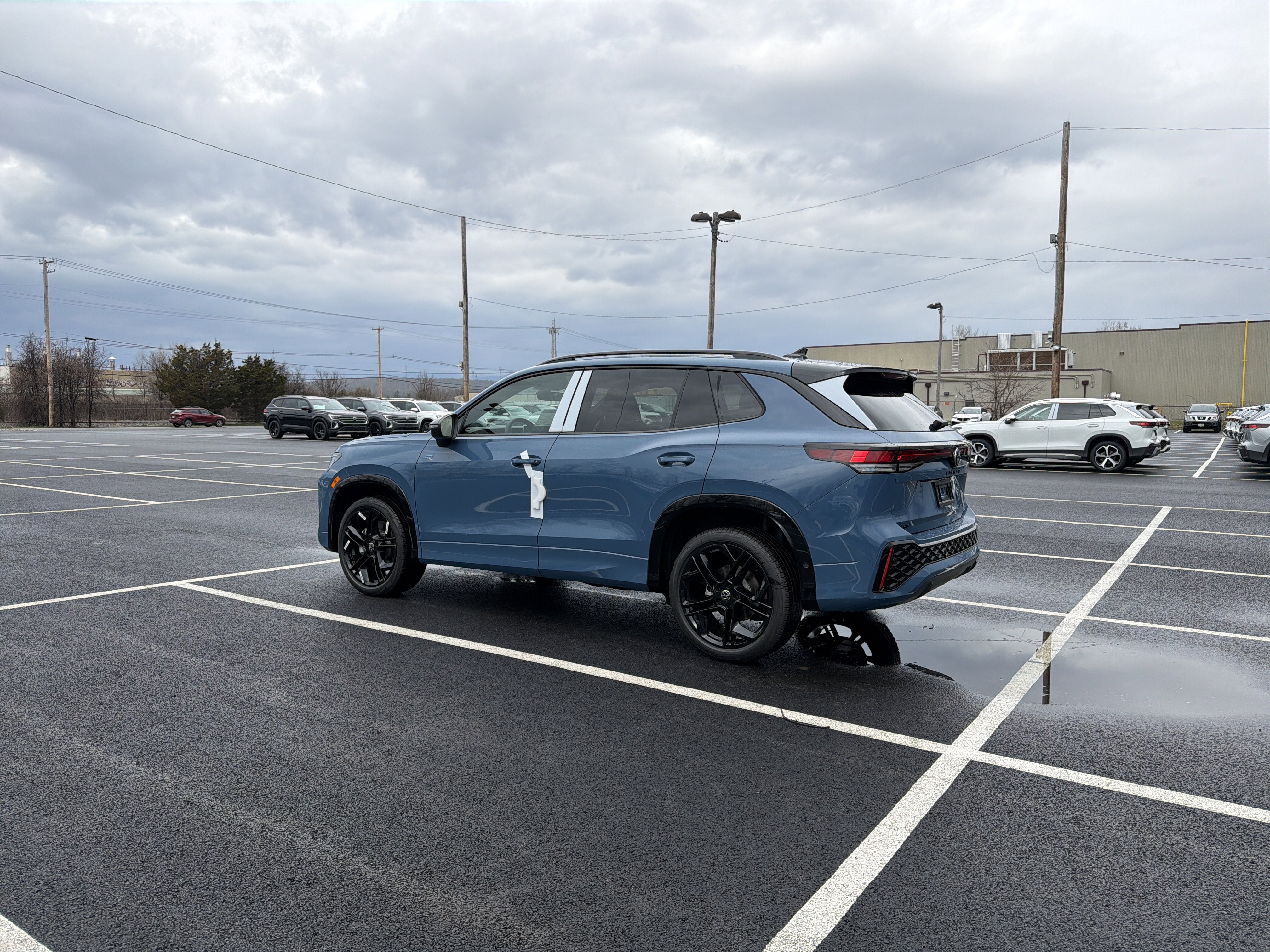 2026 Volkswagen Tiguan SE R-Line AWD