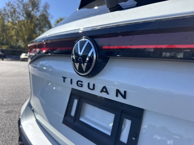 2025 Volkswagen Tiguan 2.0T SE R-Line Black