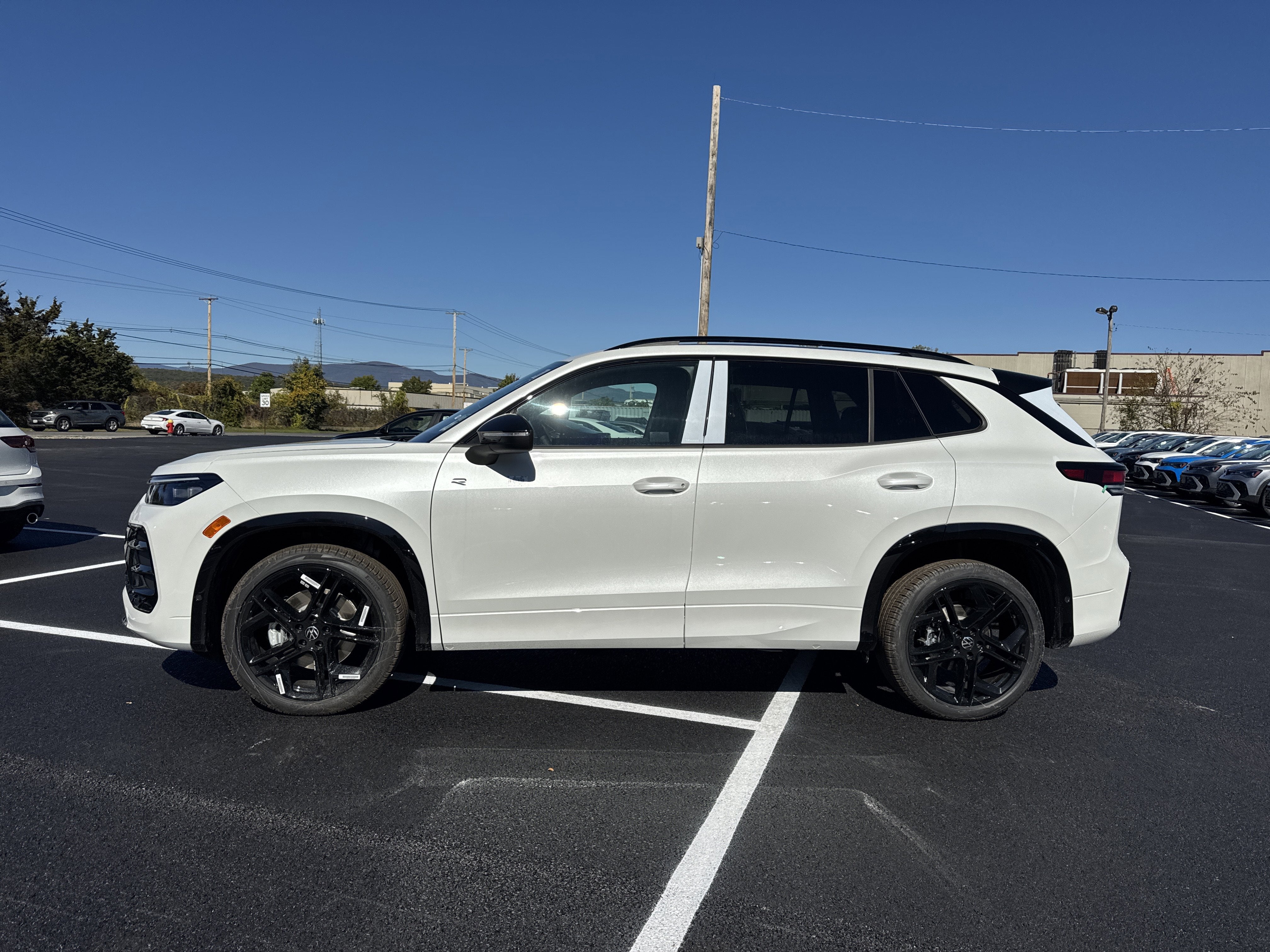 2025 Volkswagen Tiguan 2.0T SE R-Line Black