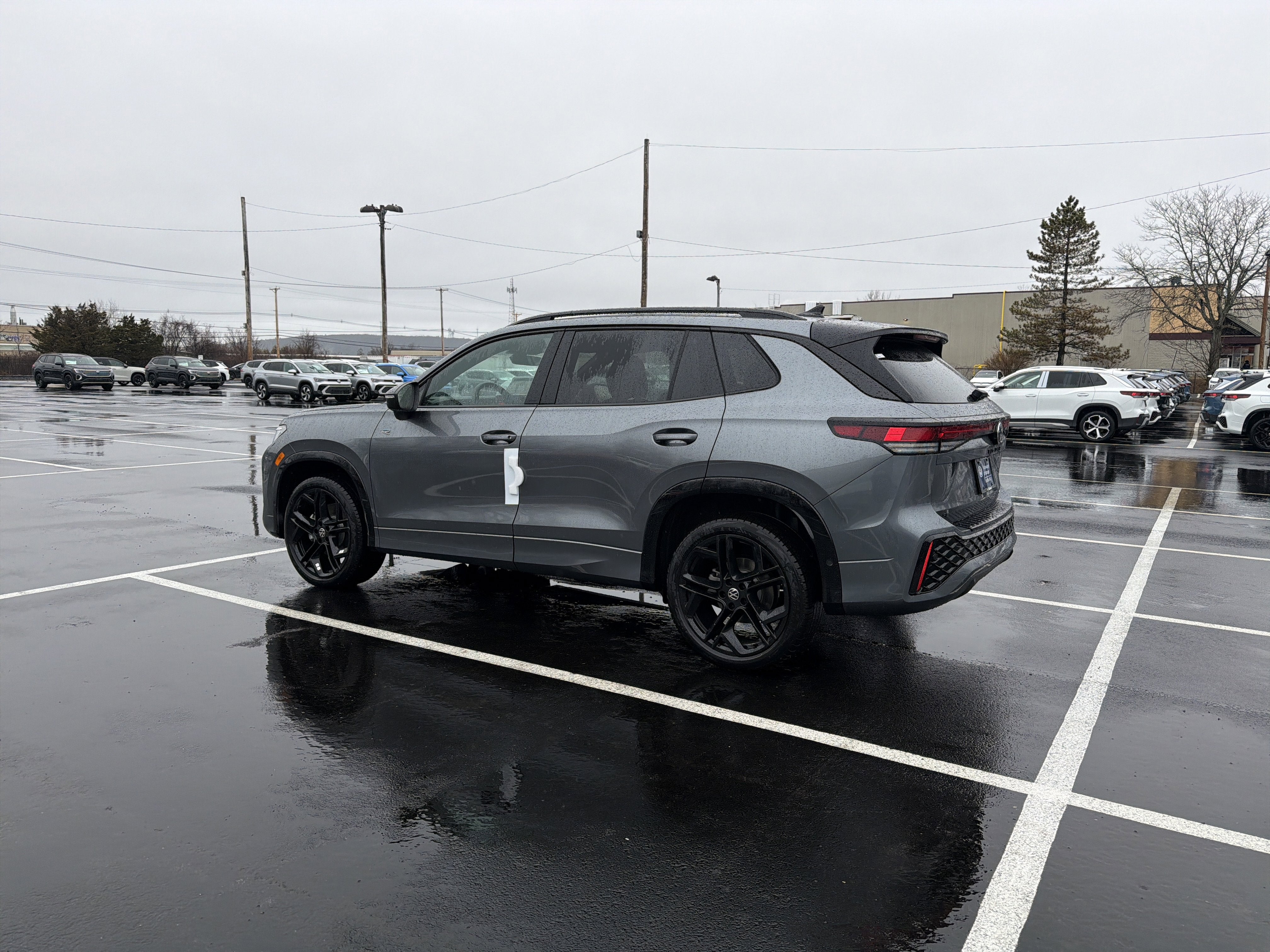 2026 Volkswagen Tiguan 2.0T SE R-Line Black