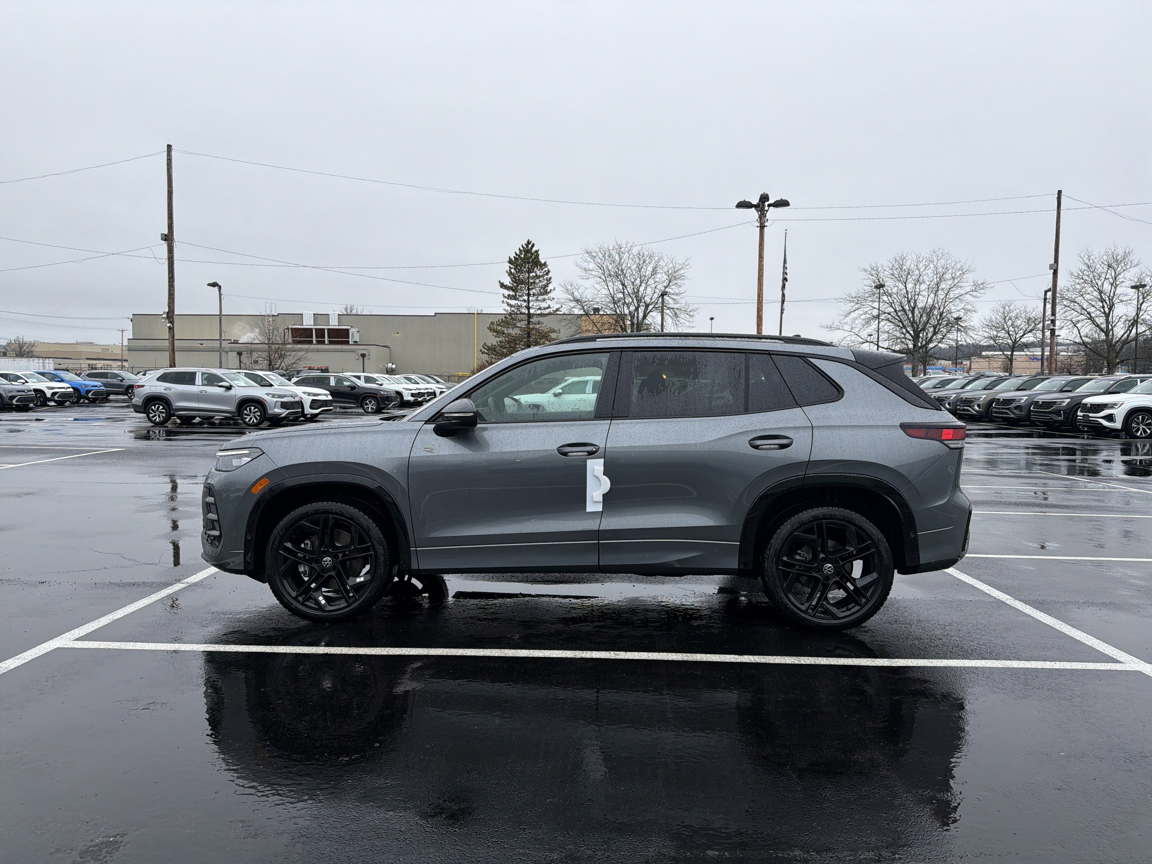 2026 Volkswagen Tiguan 2.0T SE R-Line Black