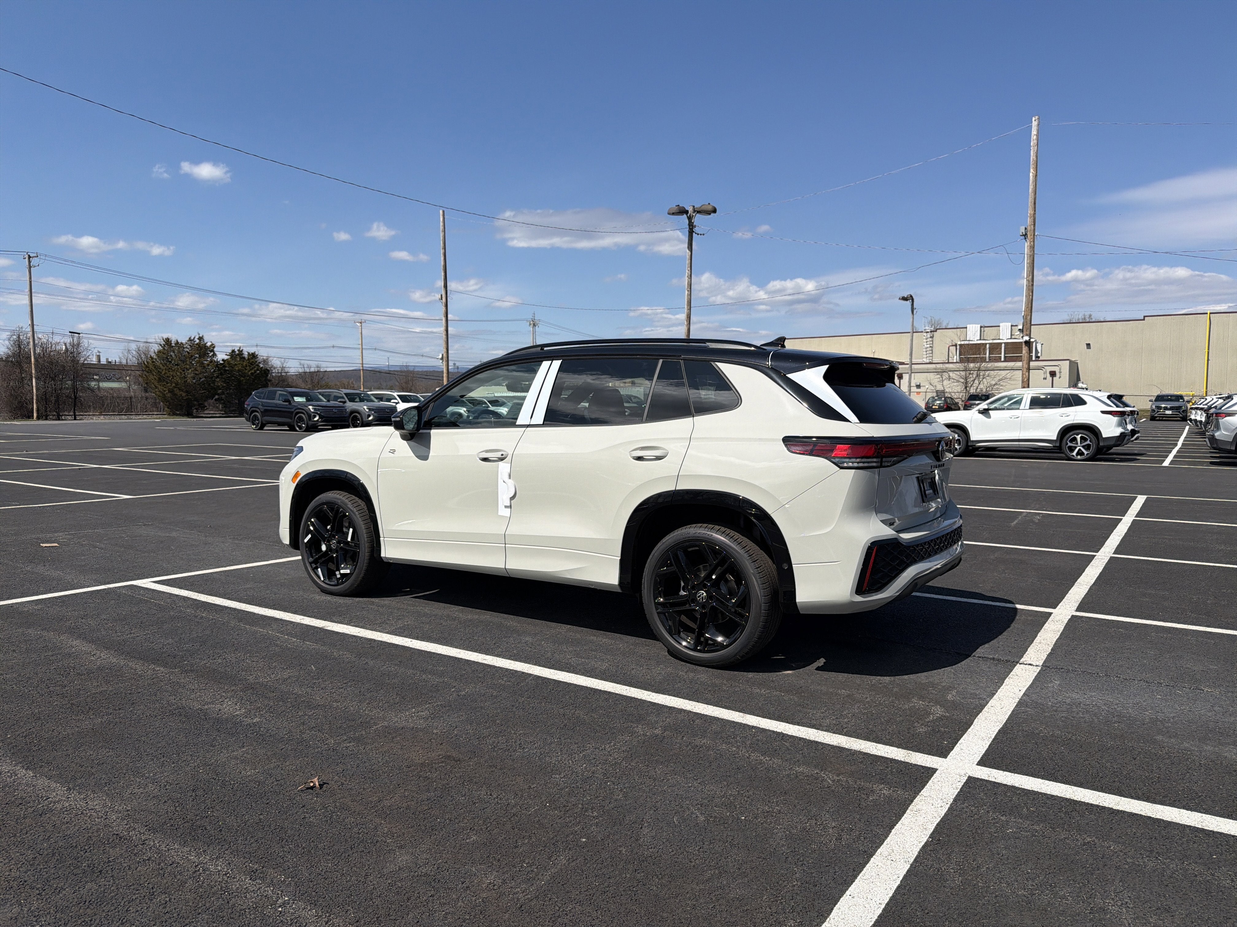 2026 Volkswagen Tiguan 2.0T SE R-Line Black