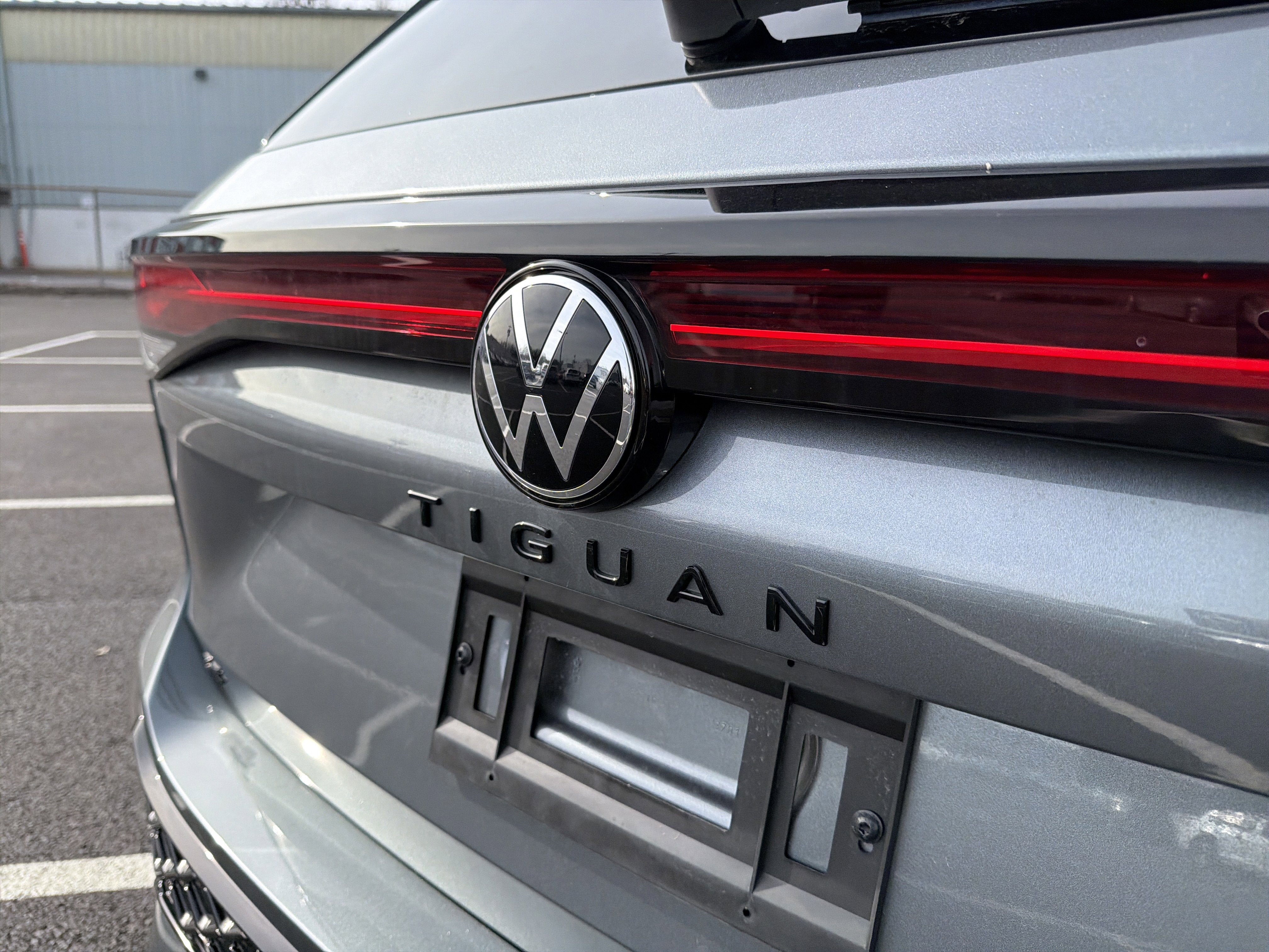 2026 Volkswagen Tiguan 2.0T SE R-Line Black