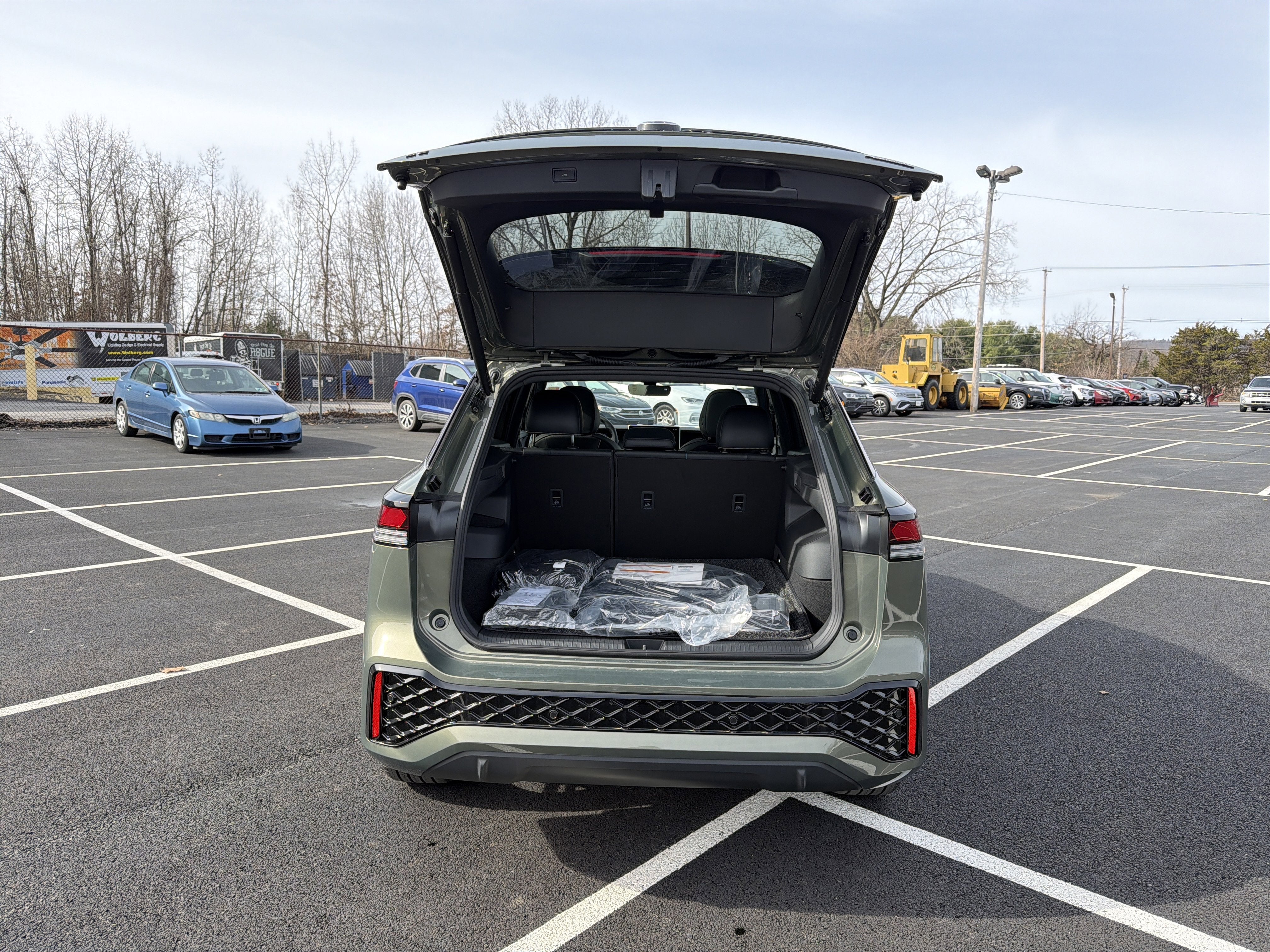 2026 Volkswagen Tiguan 2.0T SE R-Line Black