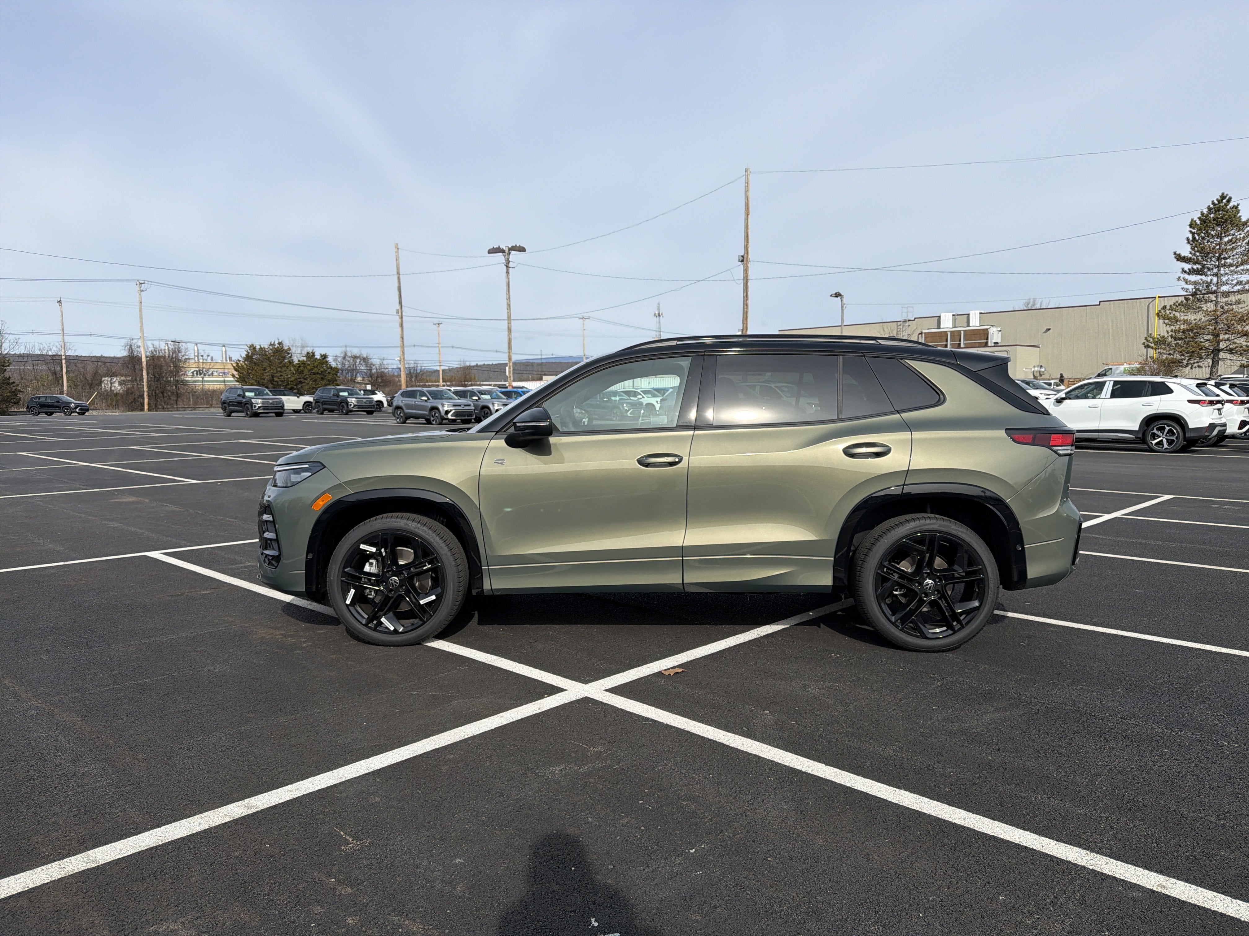 2026 Volkswagen Tiguan 2.0T SE R-Line Black