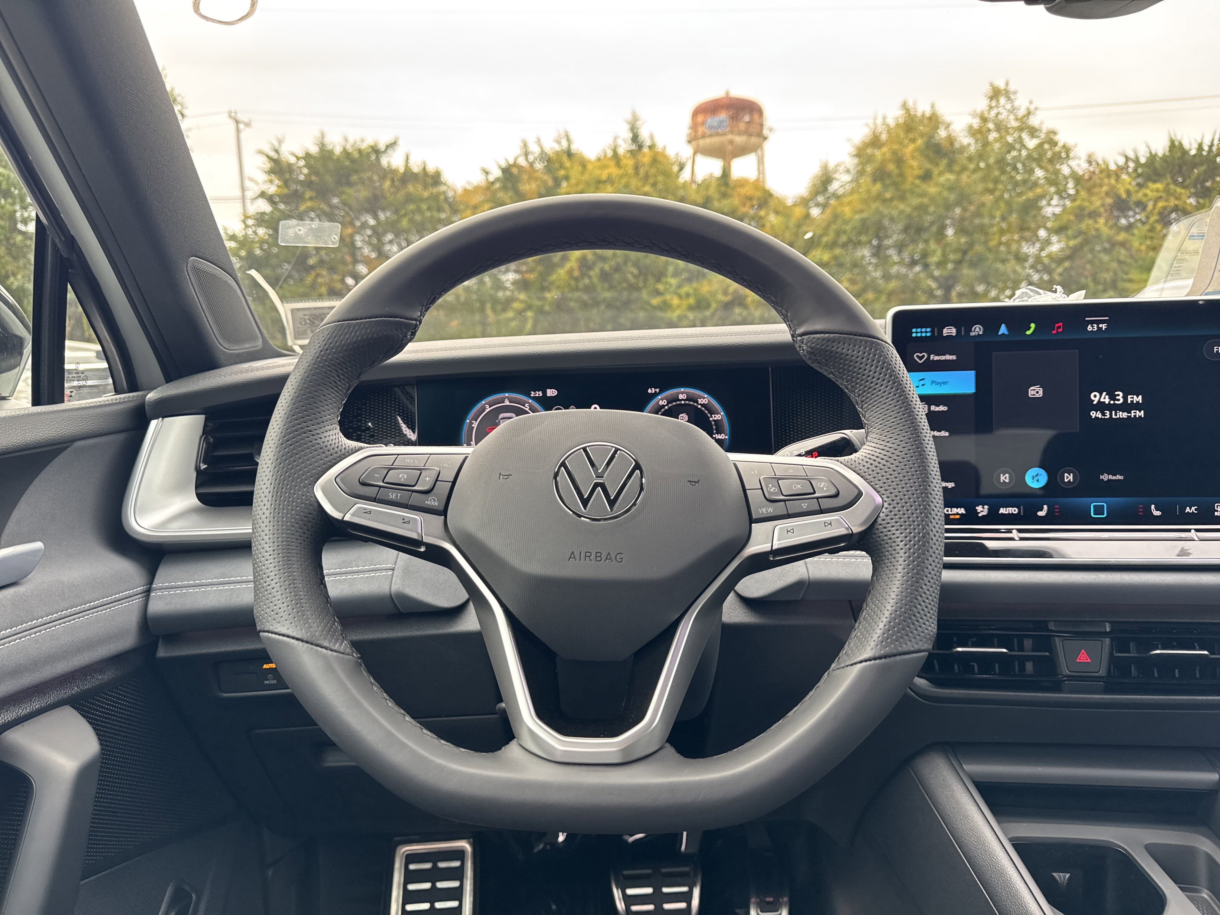 2025 Volkswagen Tiguan 2.0T SE R-Line Black