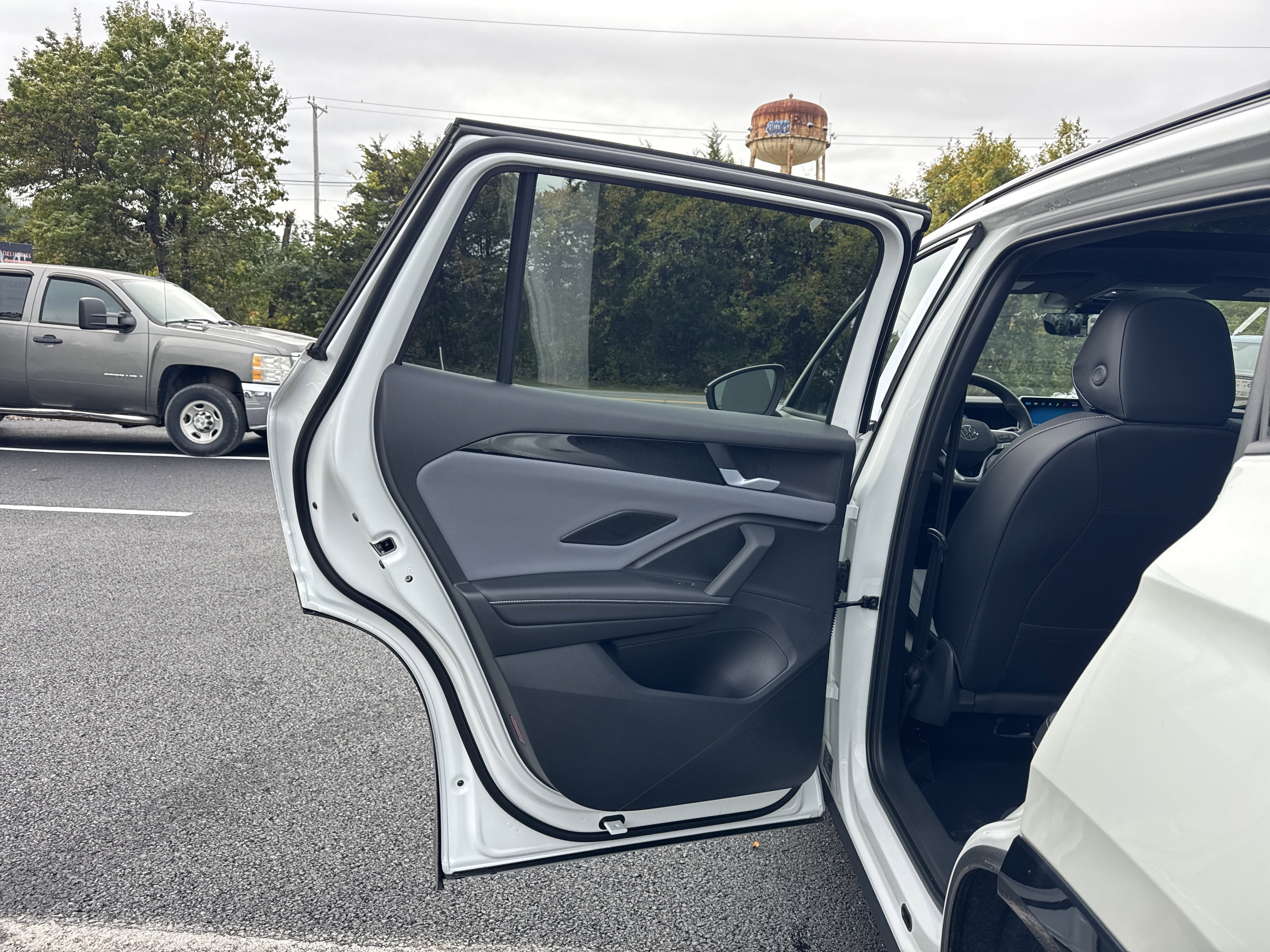 2025 Volkswagen Tiguan 2.0T SE R-Line Black