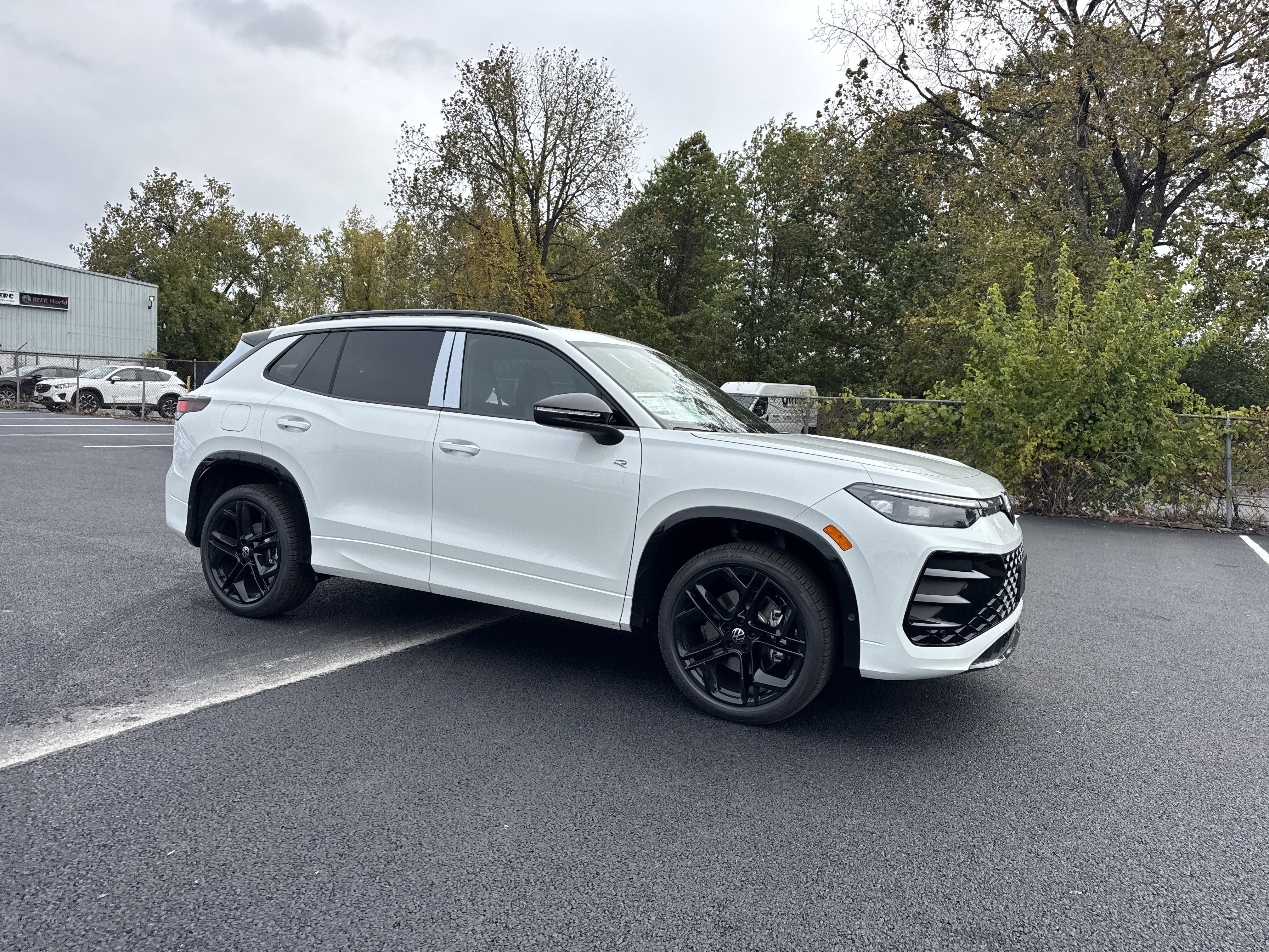 2025 Volkswagen Tiguan 2.0T SE R-Line Black