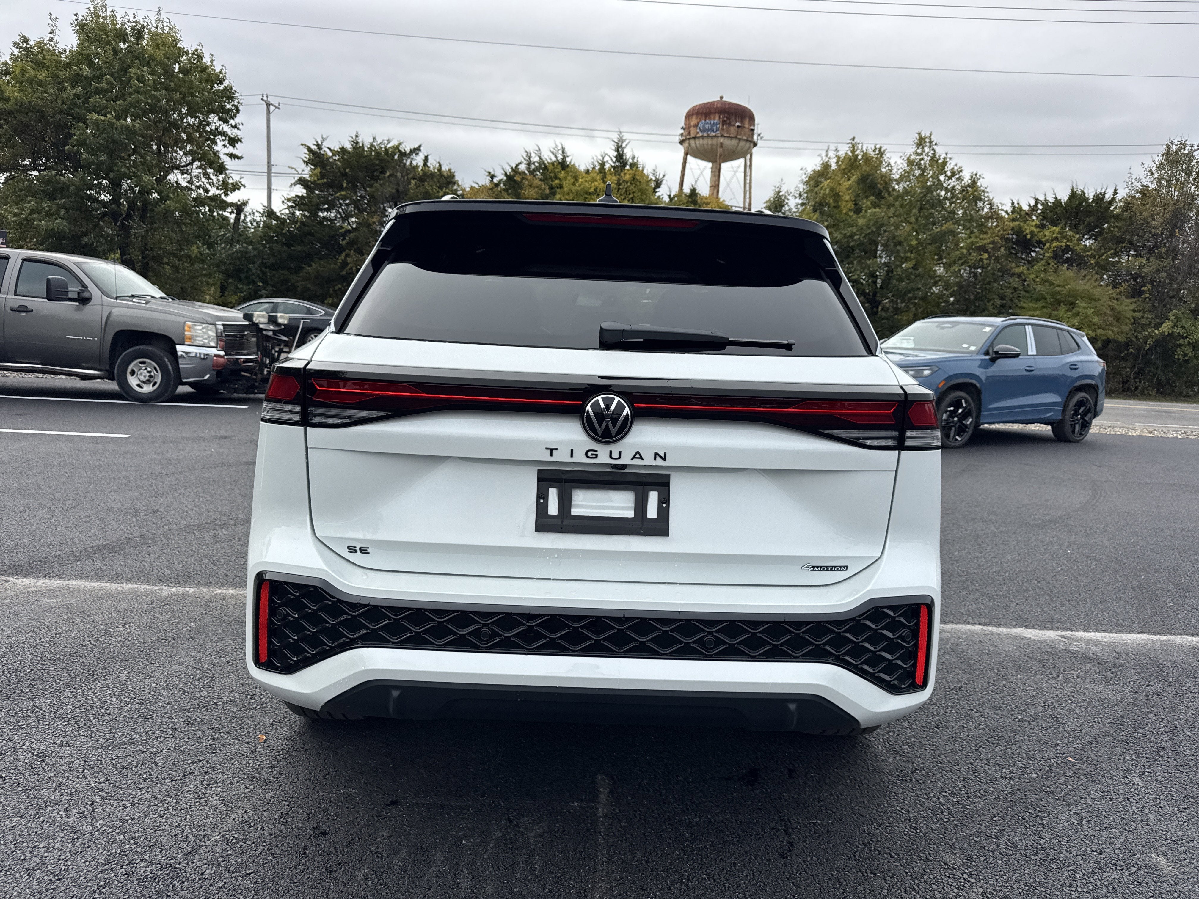 2025 Volkswagen Tiguan 2.0T SE R-Line Black