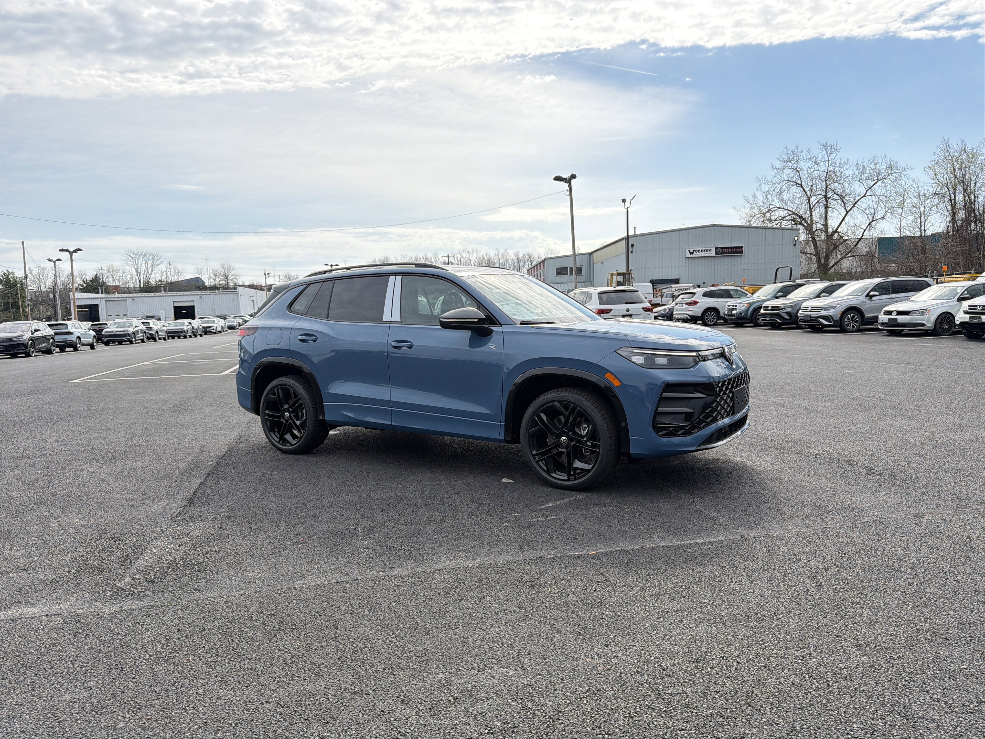 2026 Volkswagen Tiguan 2.0T SE R-Line Black