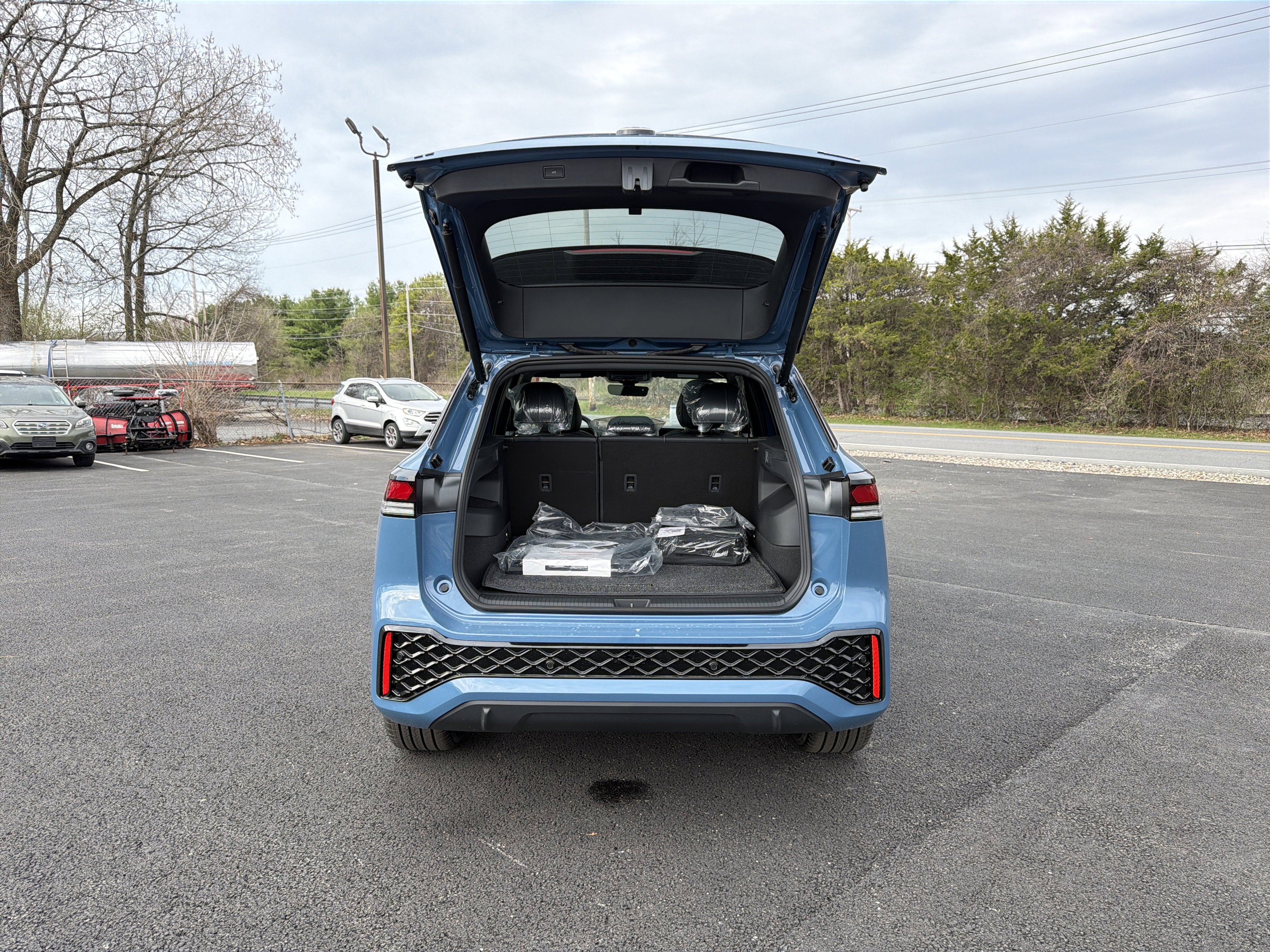 2026 Volkswagen Tiguan 2.0T SE R-Line Black
