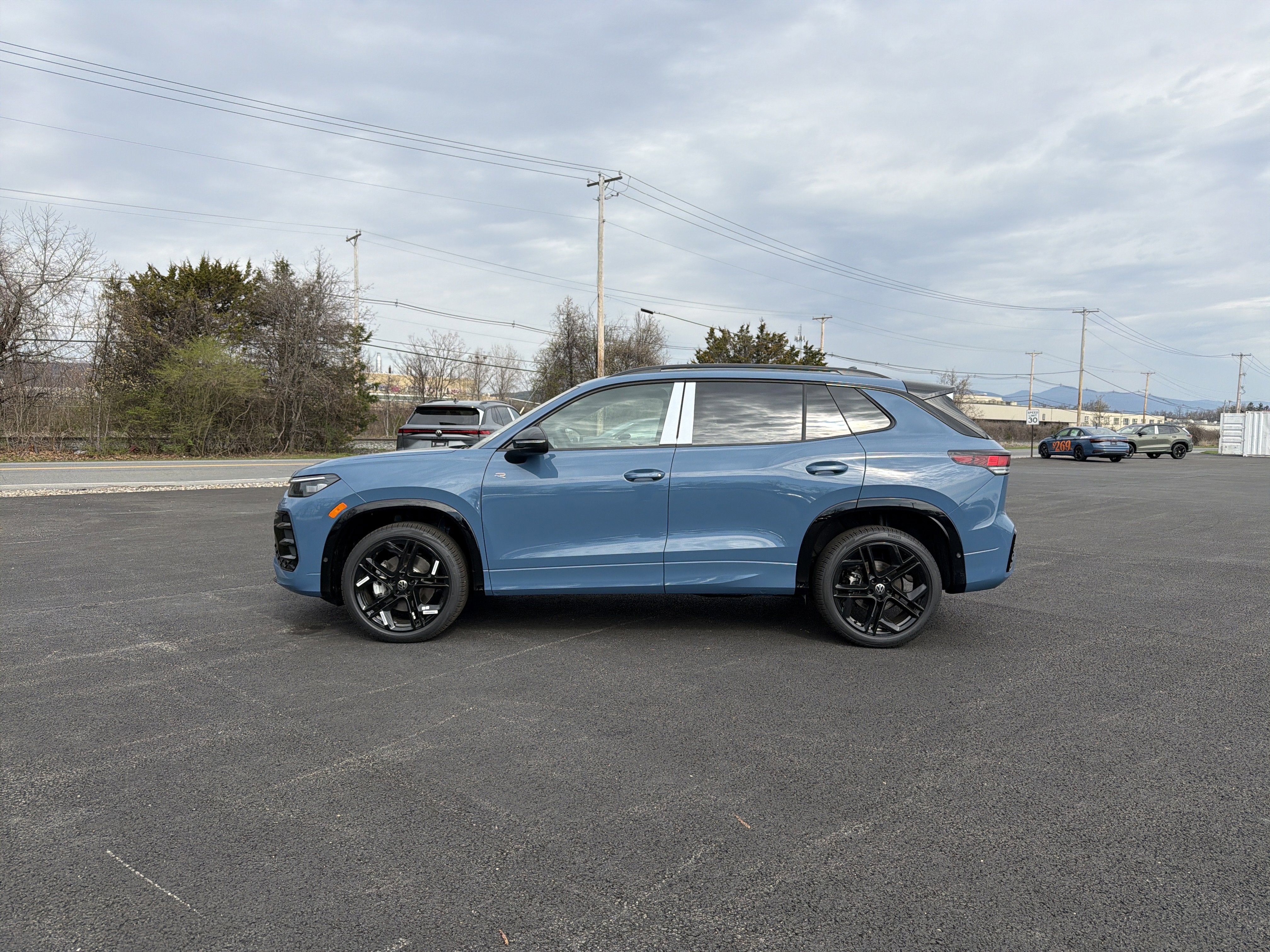 2026 Volkswagen Tiguan 2.0T SE R-Line Black