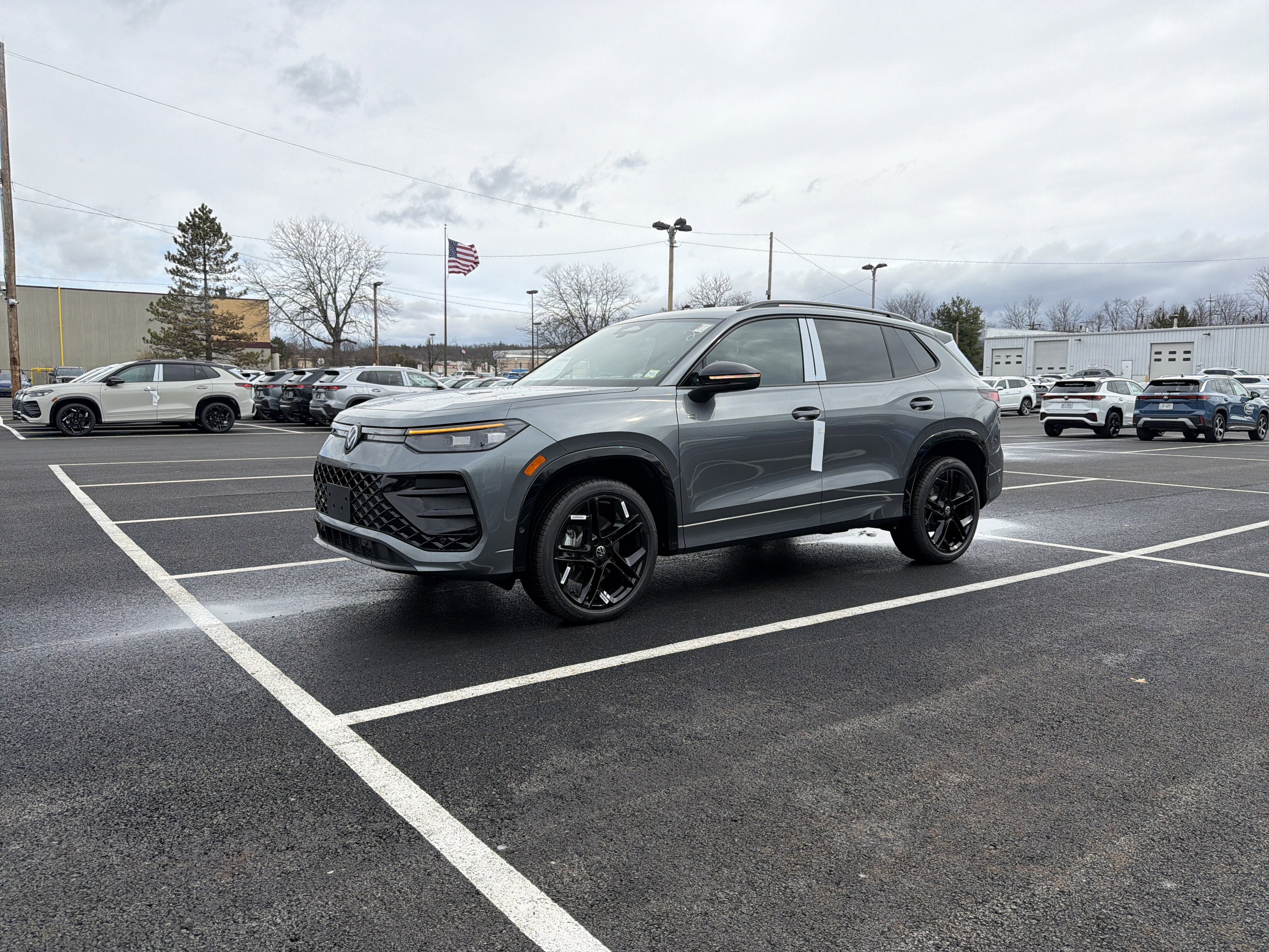 2026 Volkswagen Tiguan 2.0T SE R-Line Black