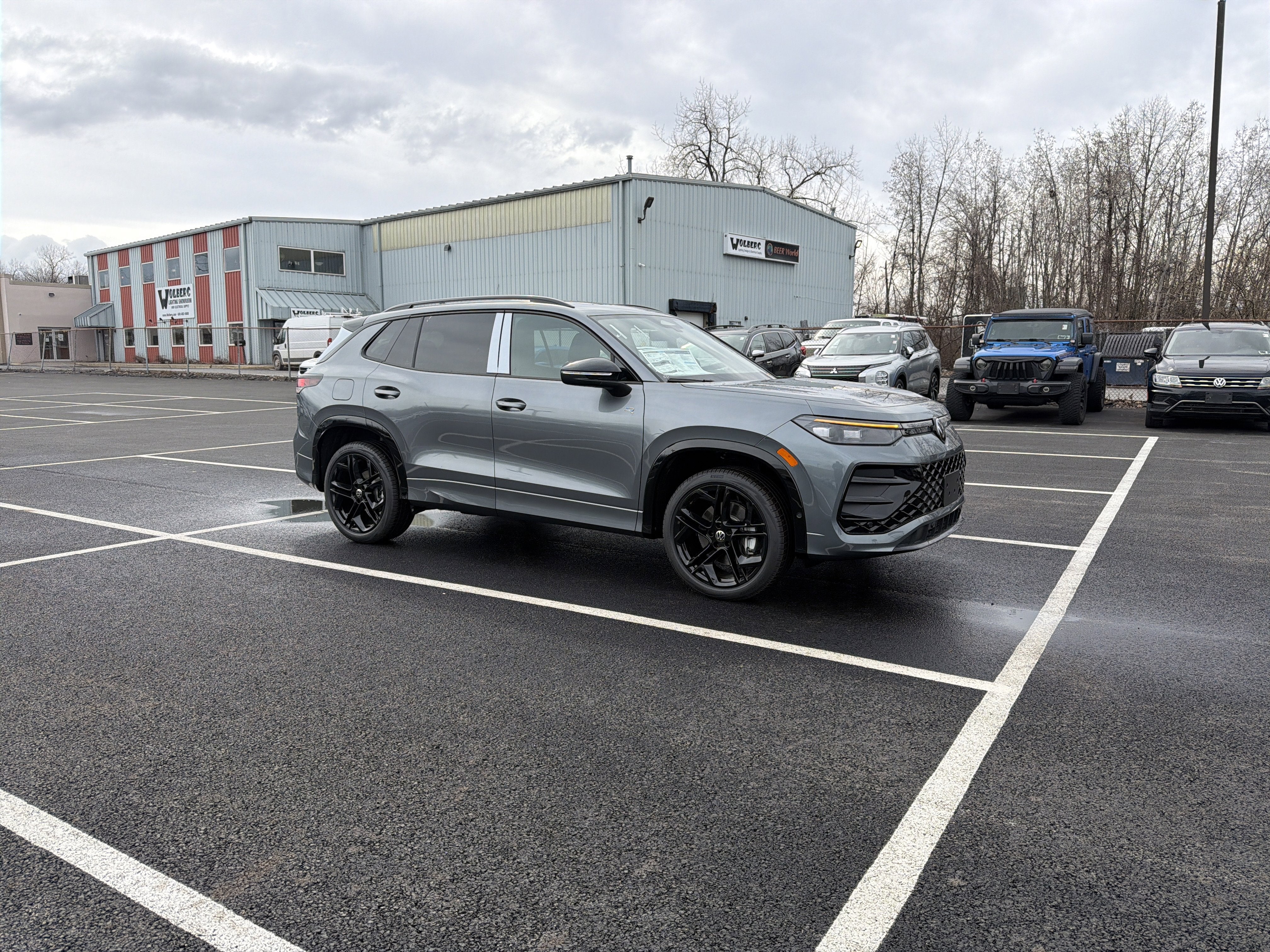 2026 Volkswagen Tiguan 2.0T SE R-Line Black