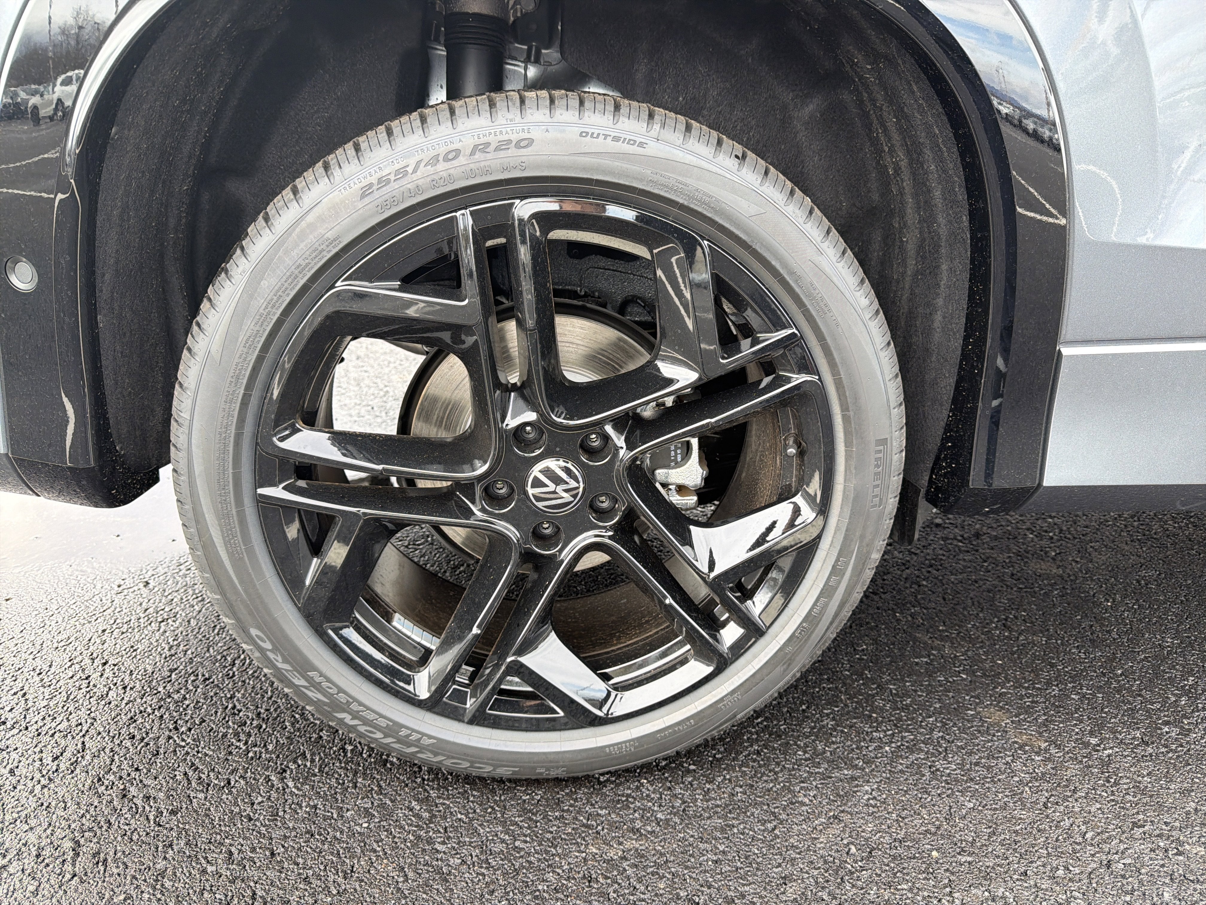 2026 Volkswagen Tiguan 2.0T SE R-Line Black