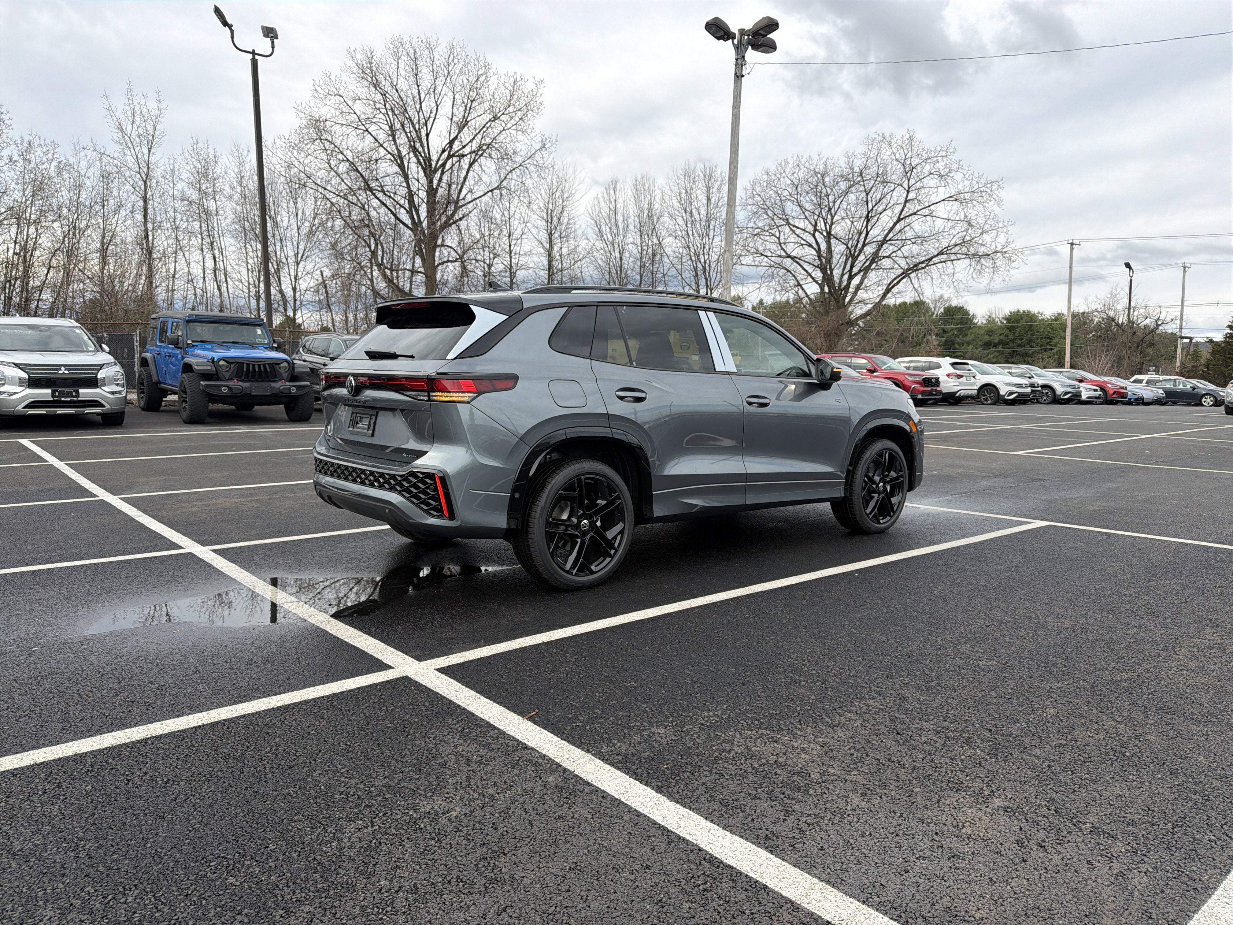 2026 Volkswagen Tiguan 2.0T SE R-Line Black