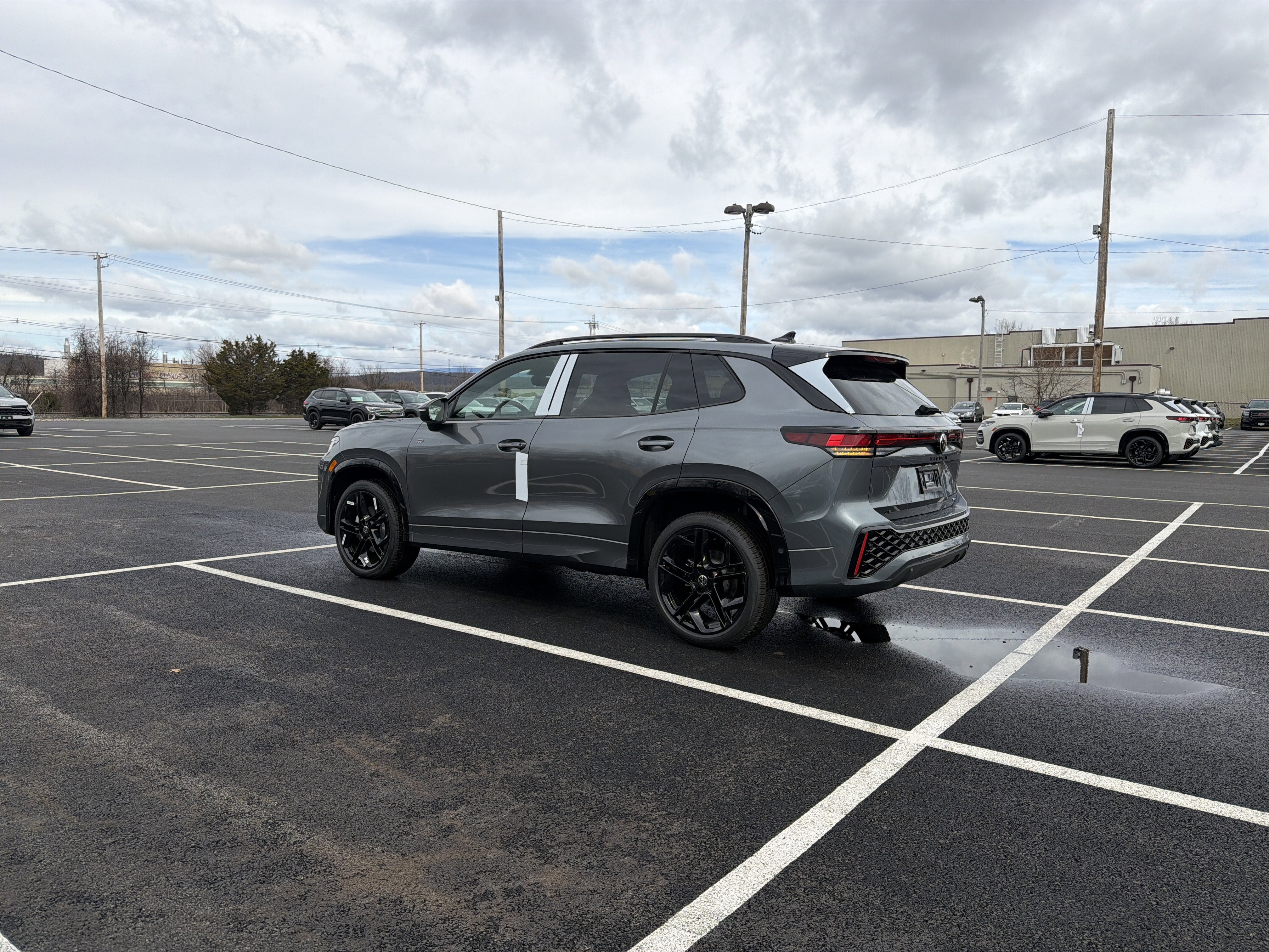2026 Volkswagen Tiguan 2.0T SE R-Line Black
