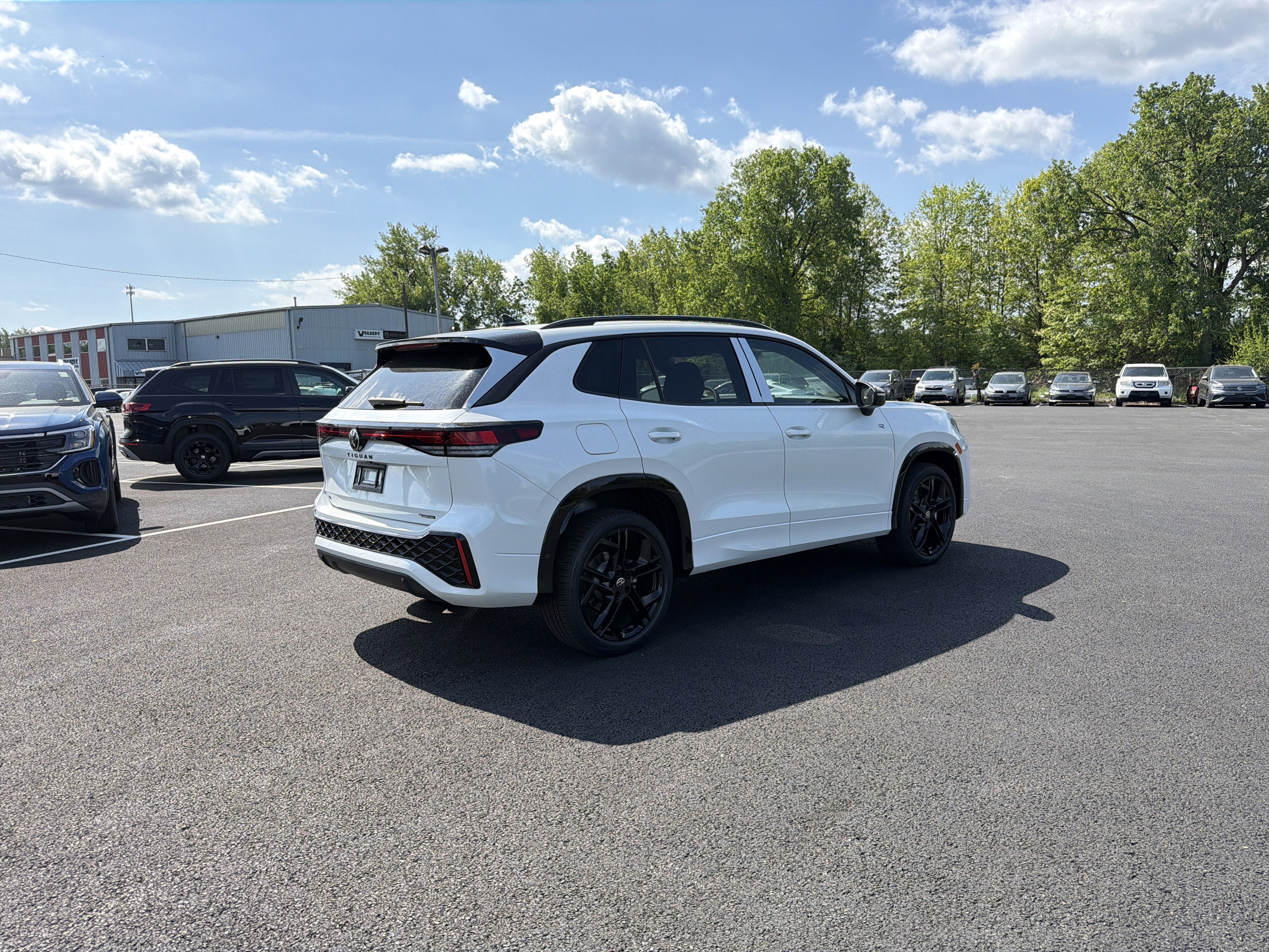 2026 Volkswagen Tiguan 2.0T SE R-Line Black