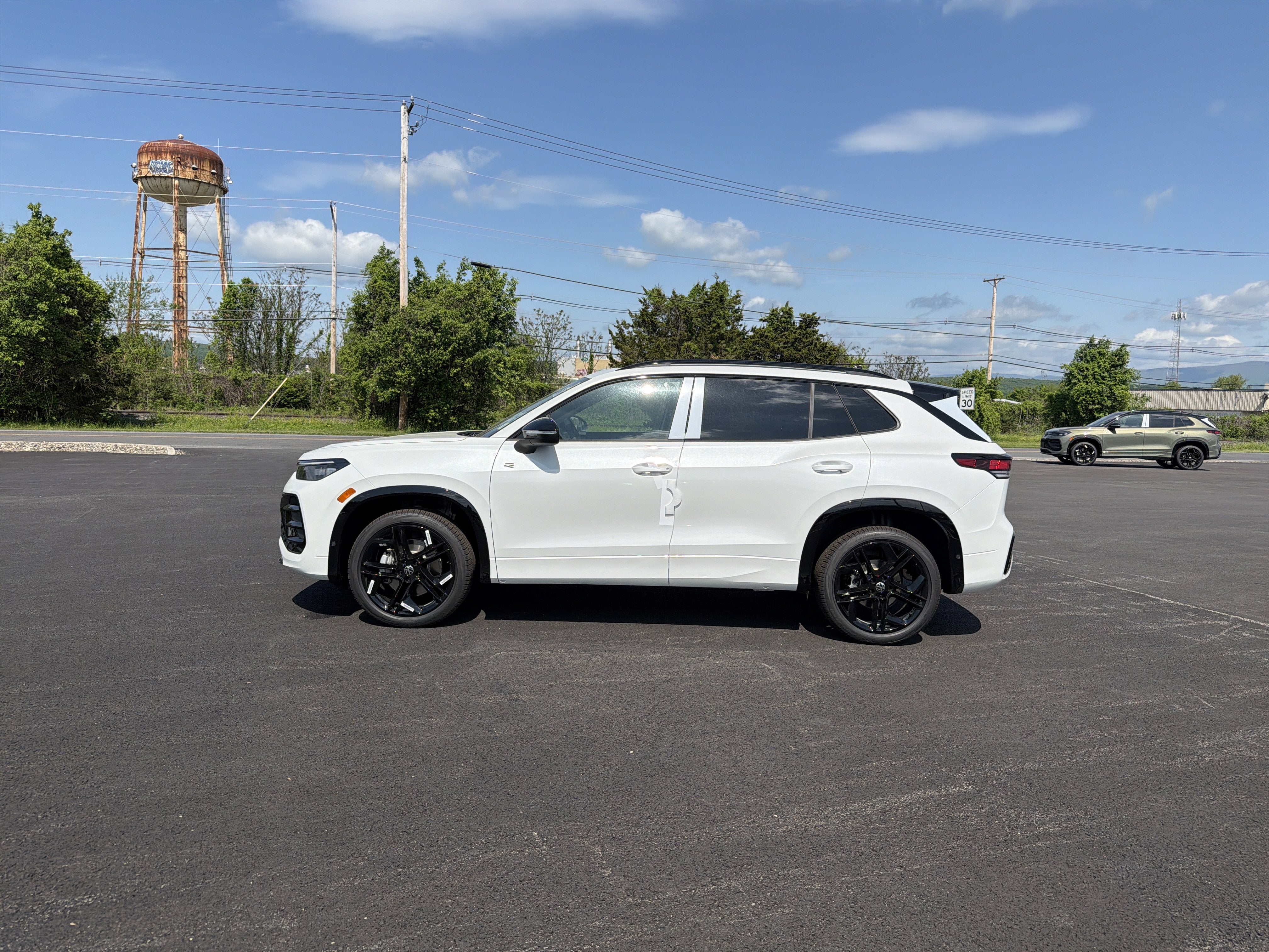 2026 Volkswagen Tiguan 2.0T SE R-Line Black