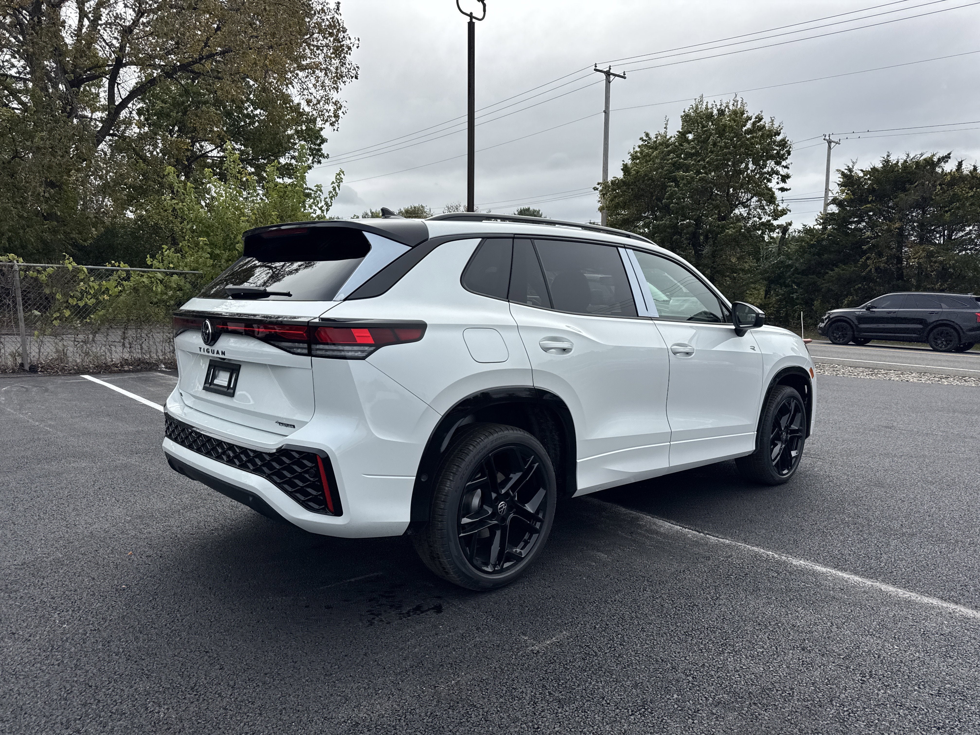 2025 Volkswagen Tiguan 2.0T SE R-Line Black