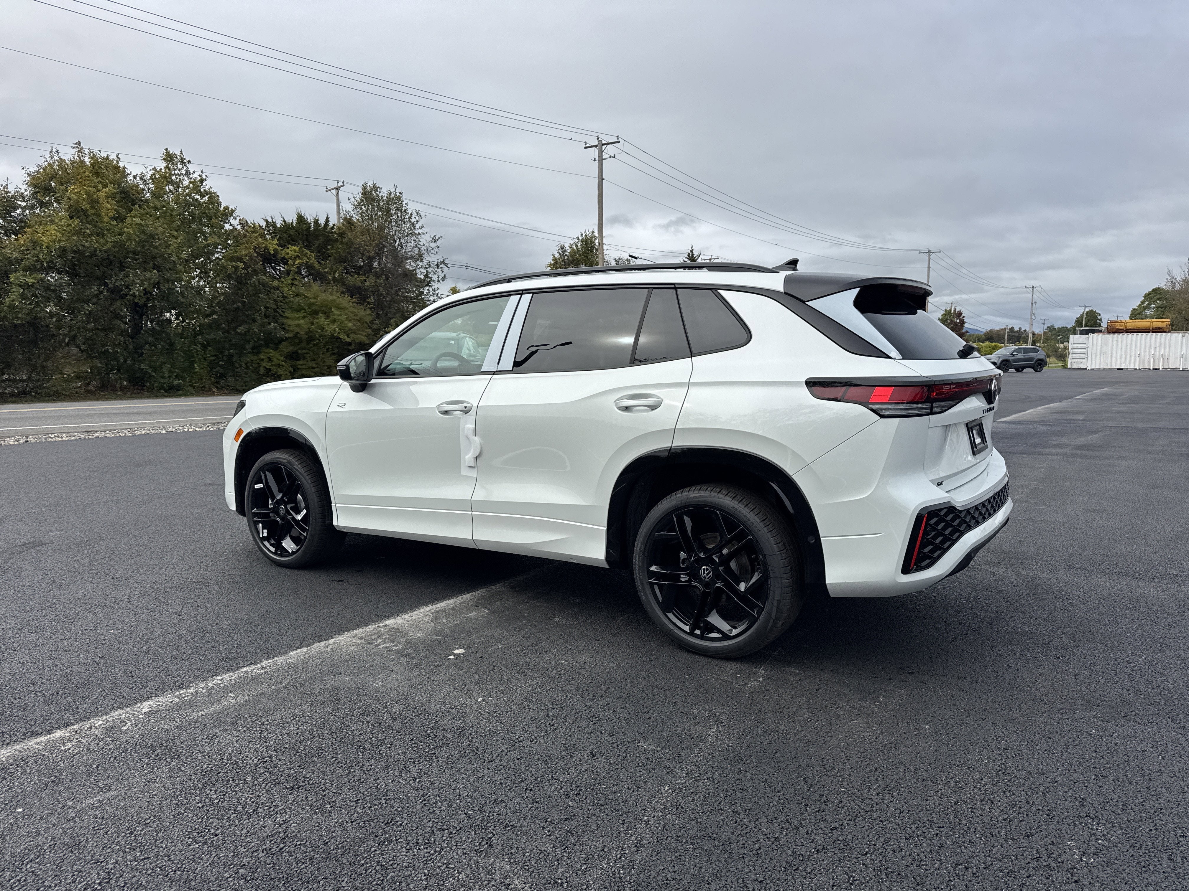 2025 Volkswagen Tiguan 2.0T SE R-Line Black