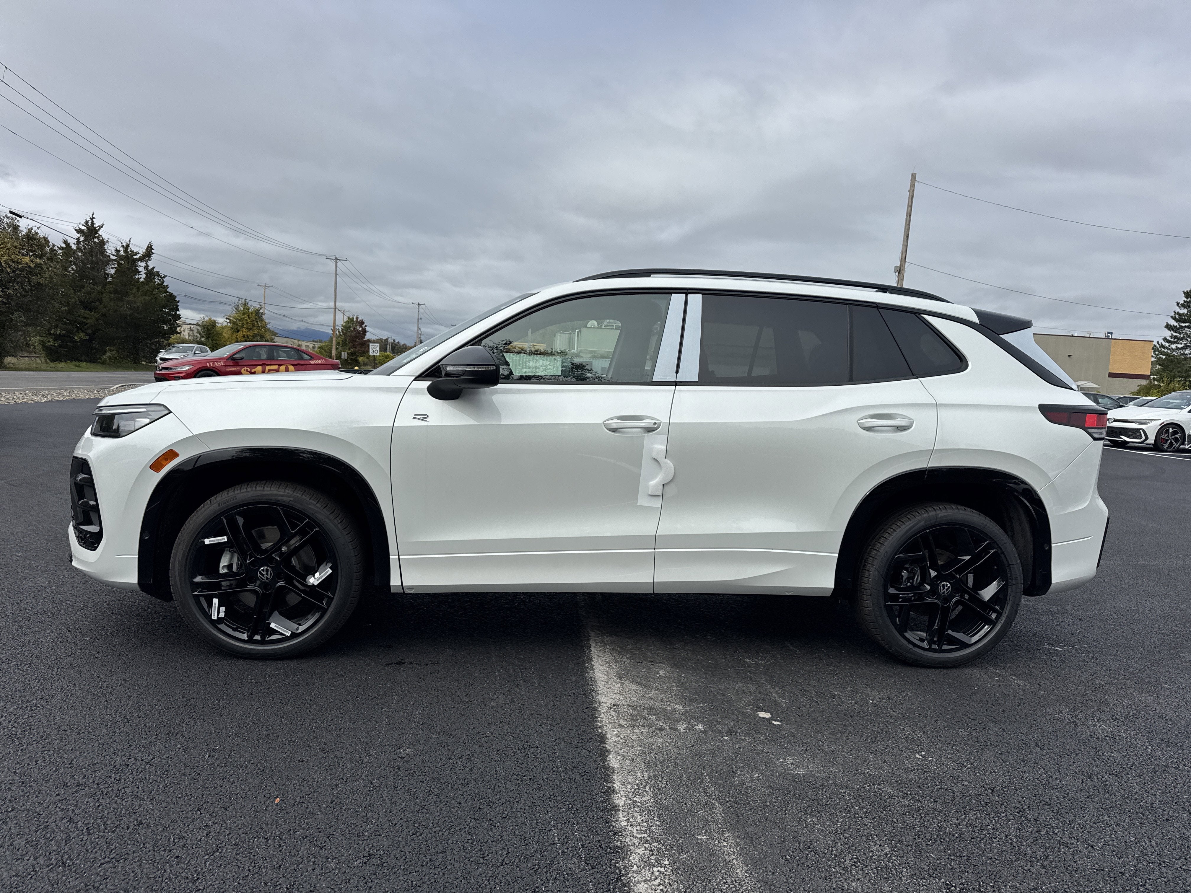 2025 Volkswagen Tiguan 2.0T SE R-Line Black