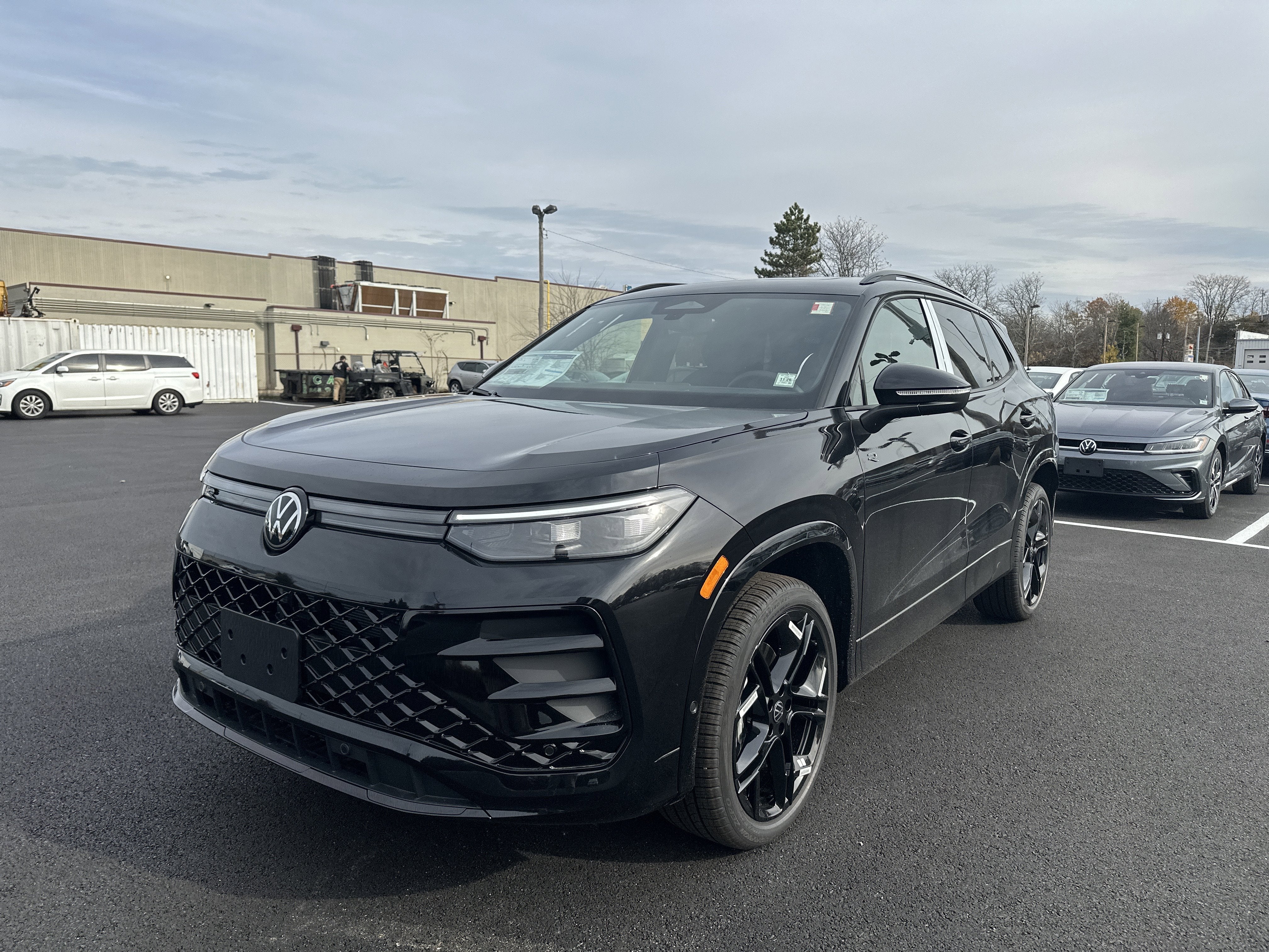 2026 Volkswagen Tiguan 2.0T SE R-Line Black