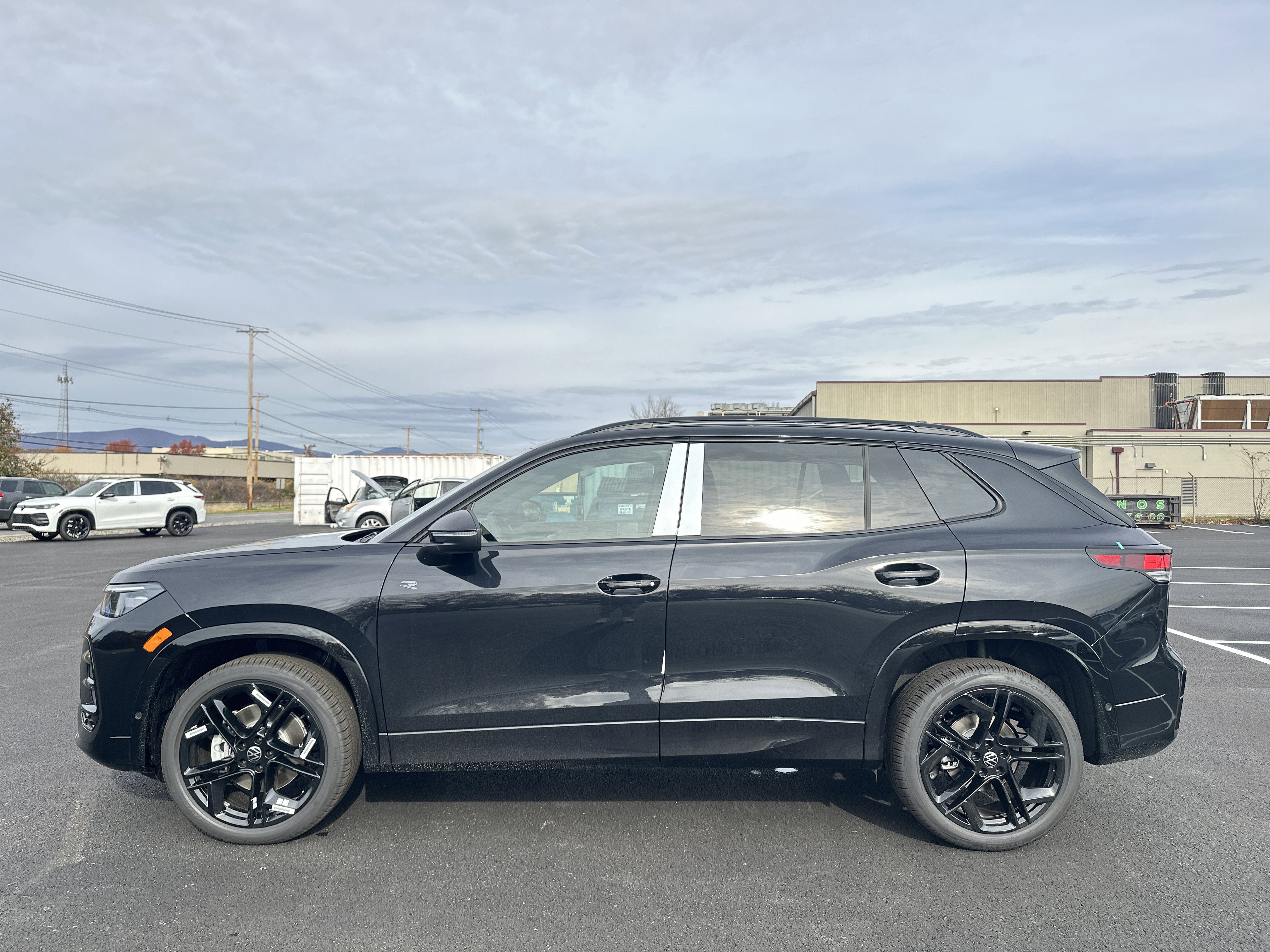 2026 Volkswagen Tiguan 2.0T SE R-Line Black