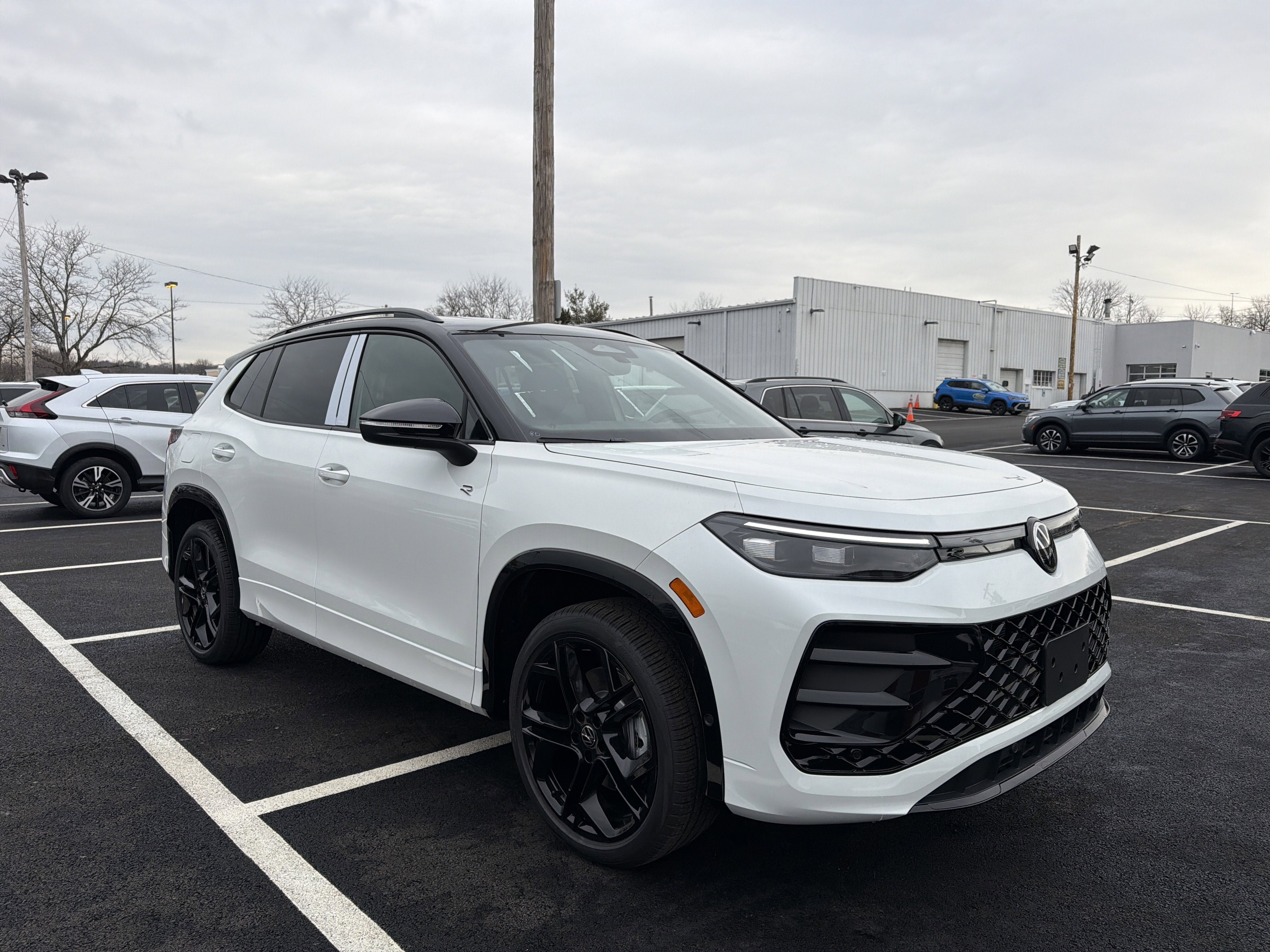 2026 Volkswagen Tiguan 2.0T SE R-Line Black