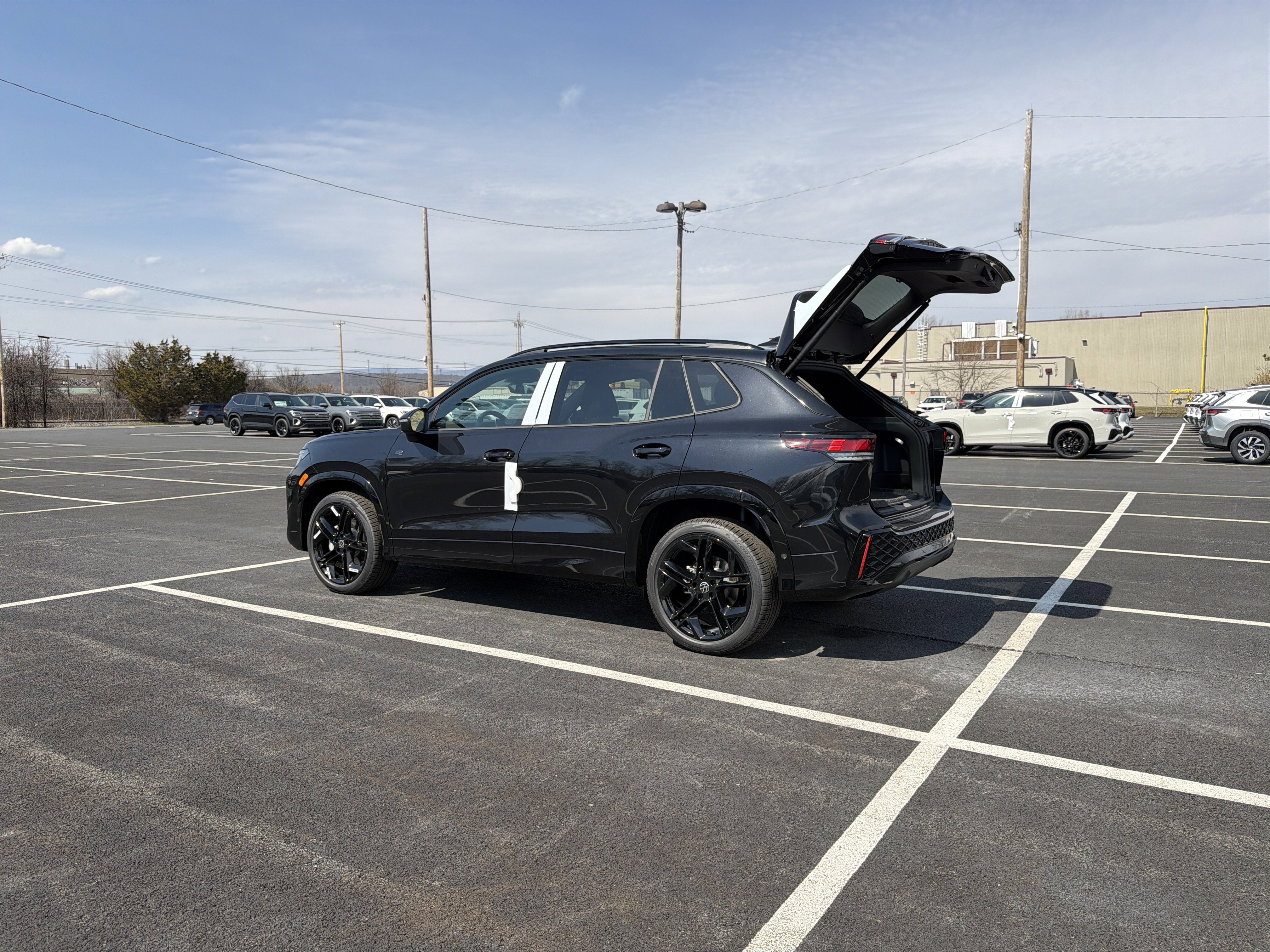 2026 Volkswagen Tiguan 2.0T SE R-Line Black