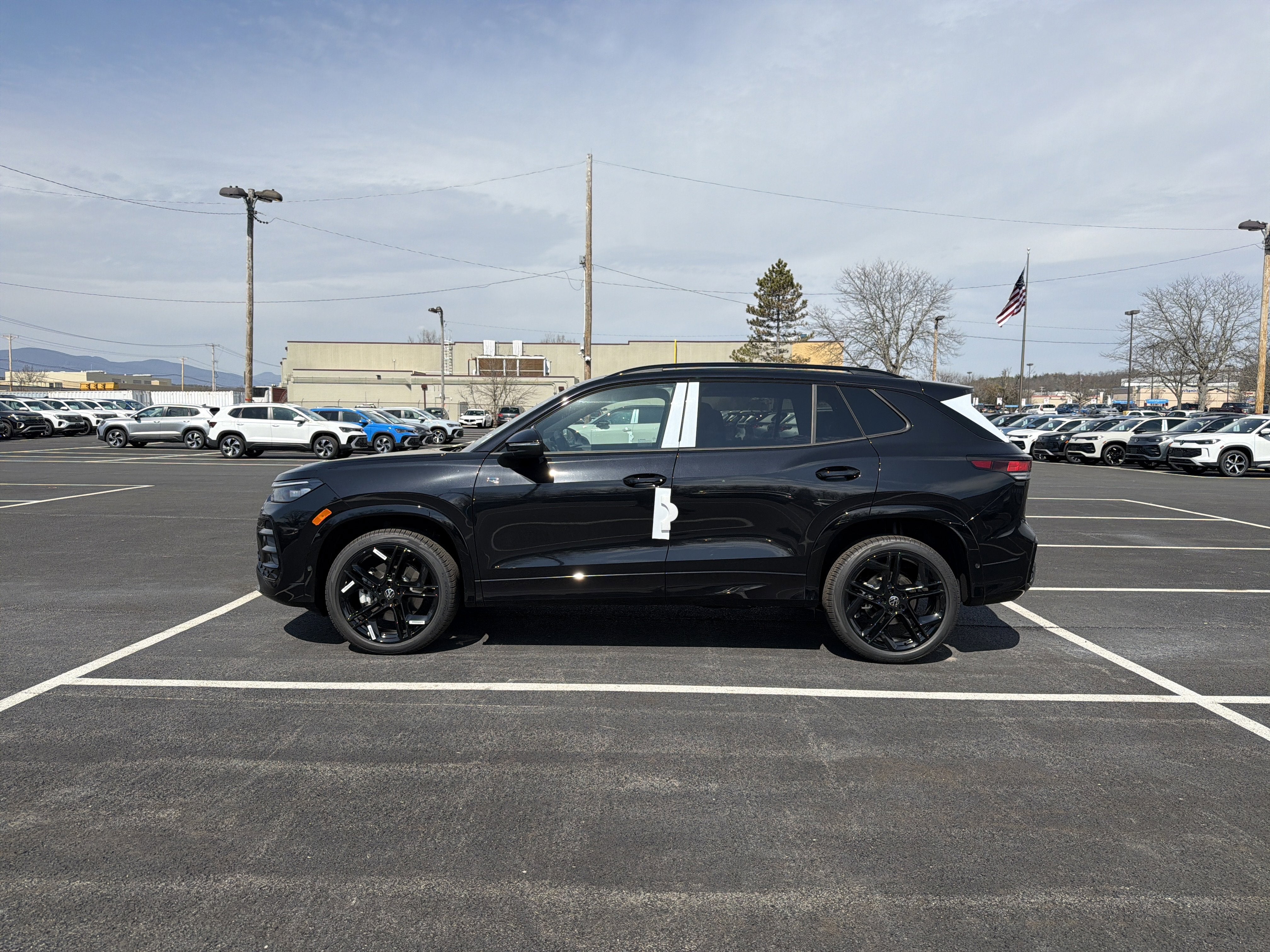 2026 Volkswagen Tiguan 2.0T SE R-Line Black