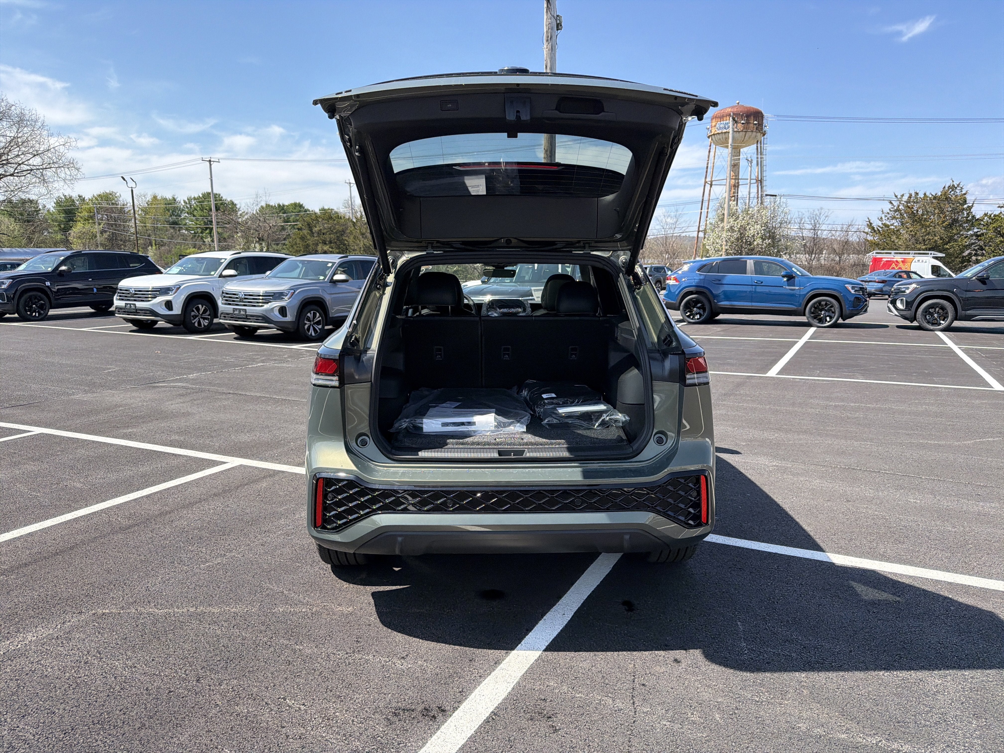 2026 Volkswagen Tiguan 2.0T SE R-Line Black