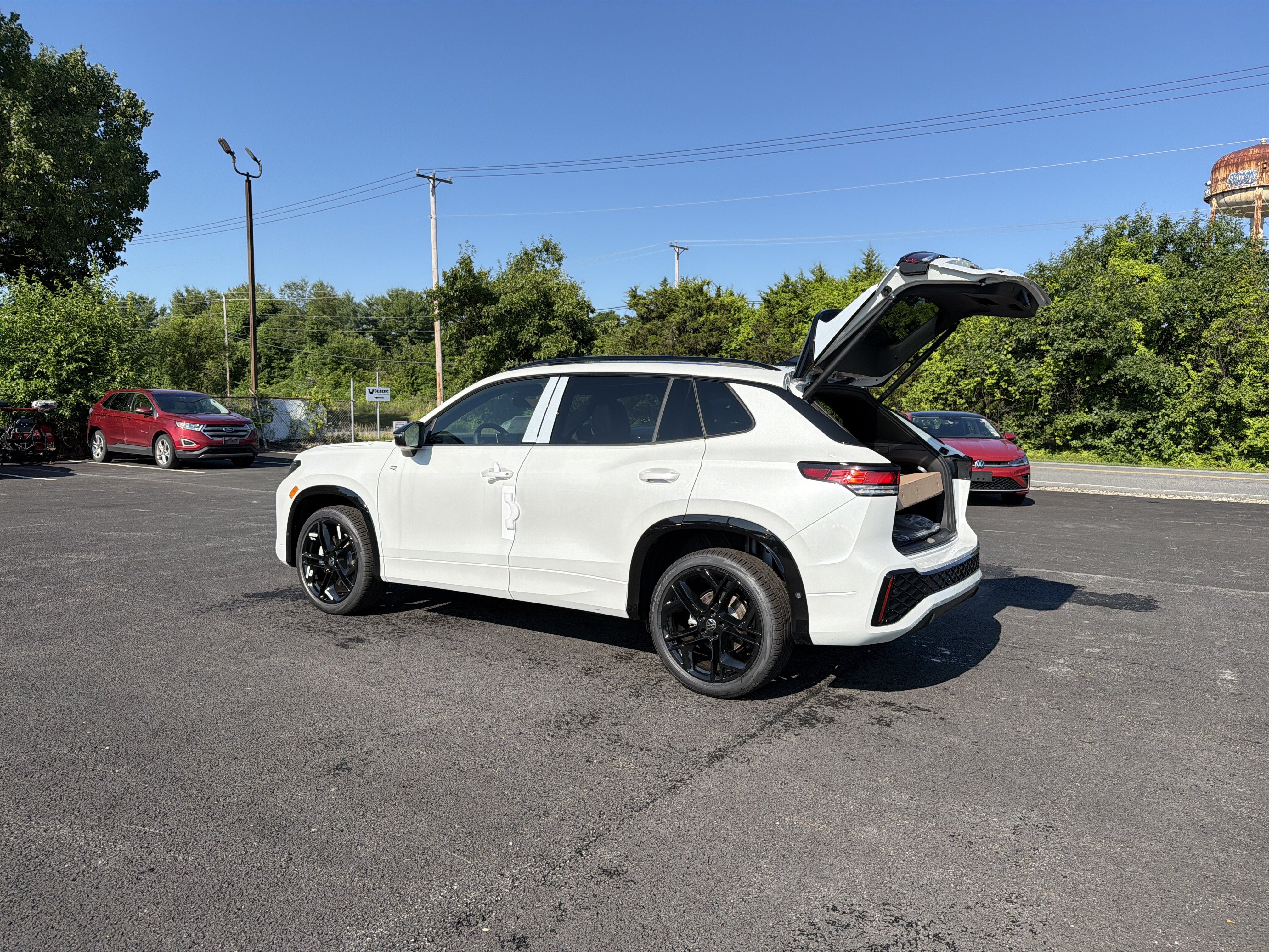 2026 Volkswagen Tiguan 2.0T SE R-Line Black
