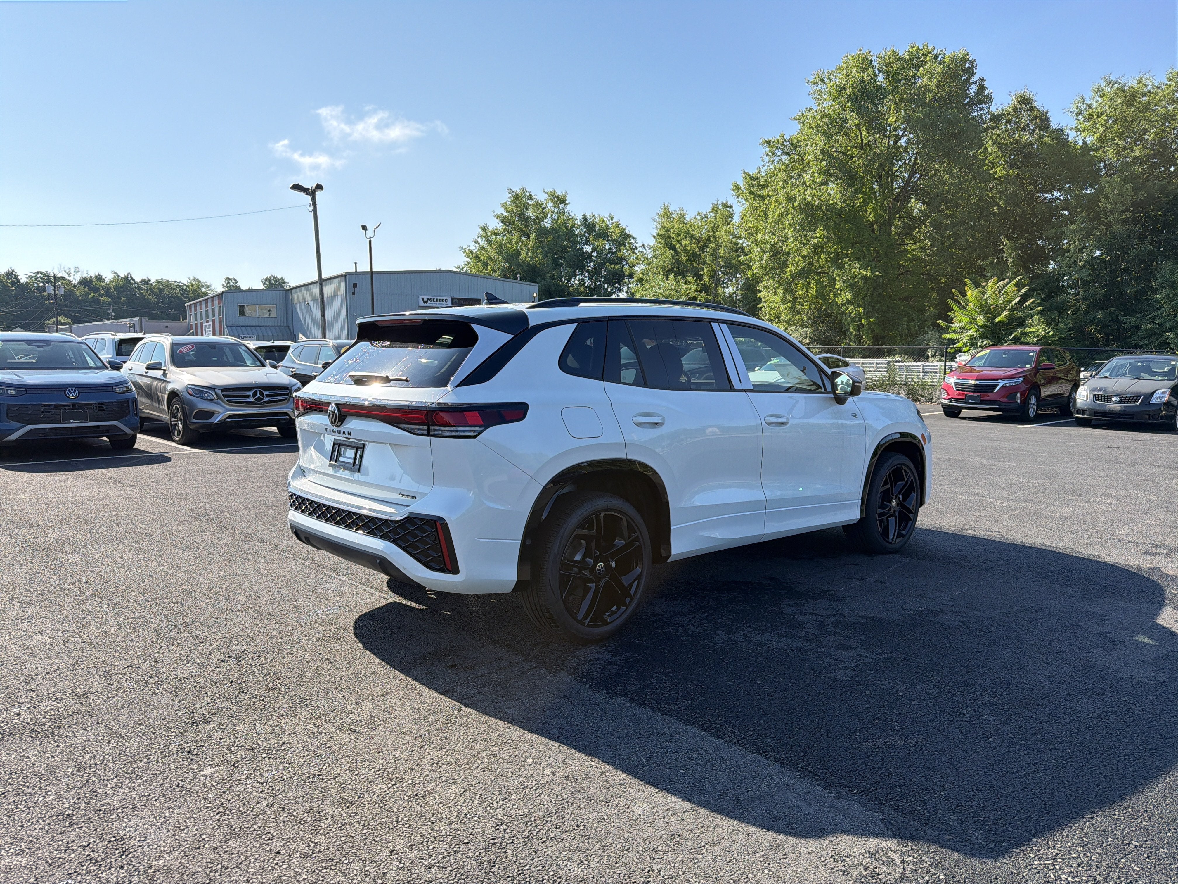 2026 Volkswagen Tiguan 2.0T SE R-Line Black